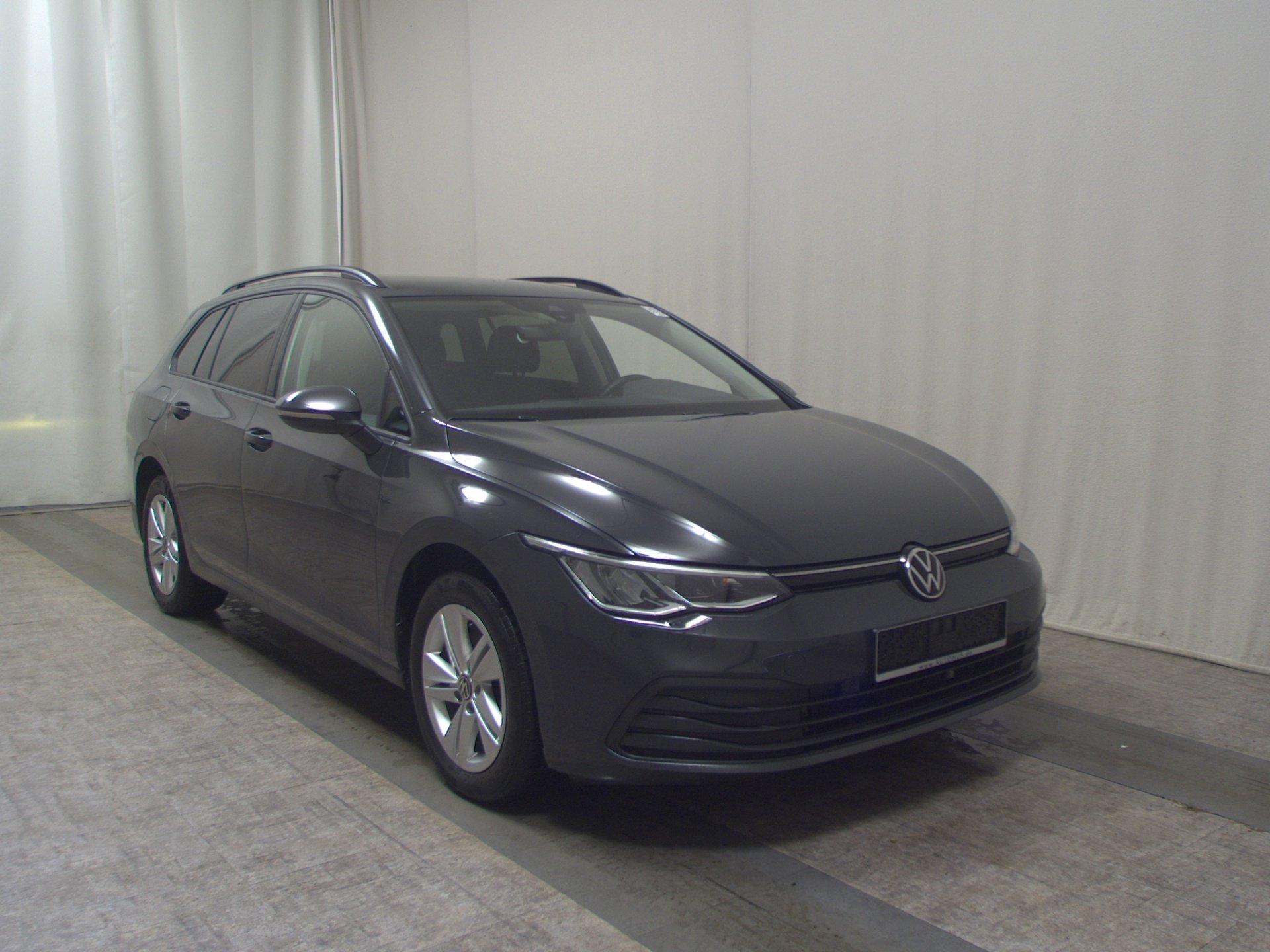 Volkswagen Golf-8 Var. 2.0 TDI Life Navi LED DC ACC PDC Shz 3