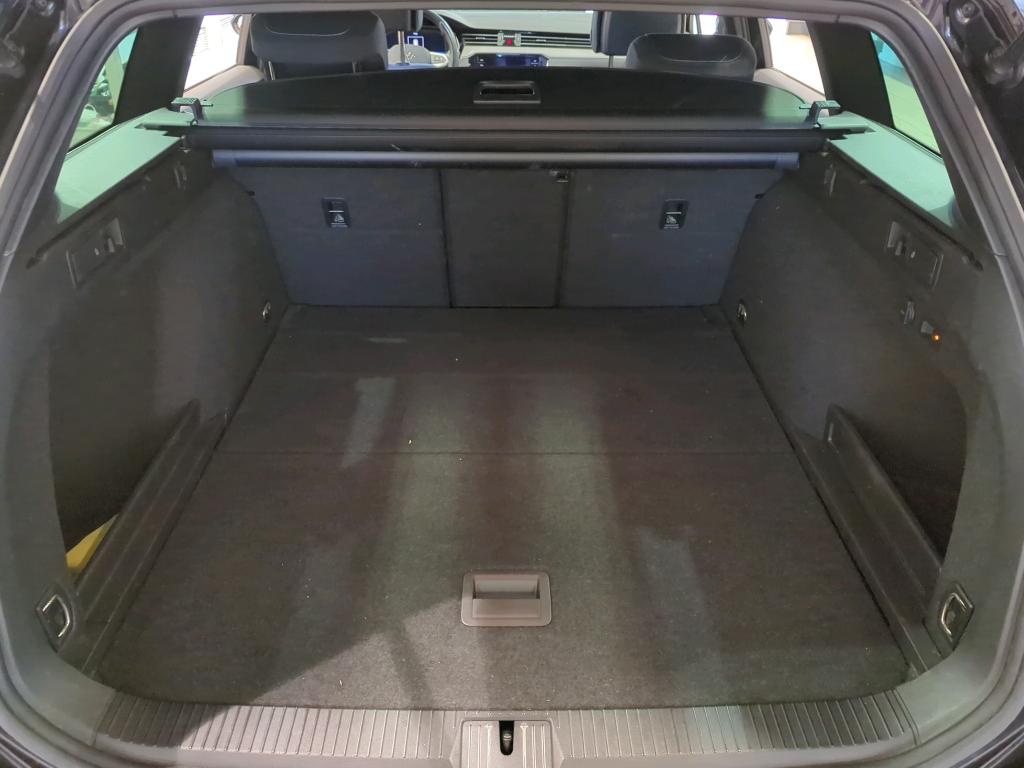 Volkswagen Passat Variant 2.0 TDI Business NAVI LED SHZ PDC AHK 11