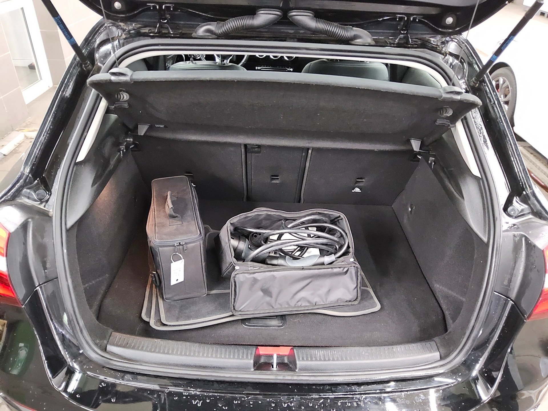 Mercedes-Benz A 250 e Progressive T-Leder Navi MBUX PDC Shz 12