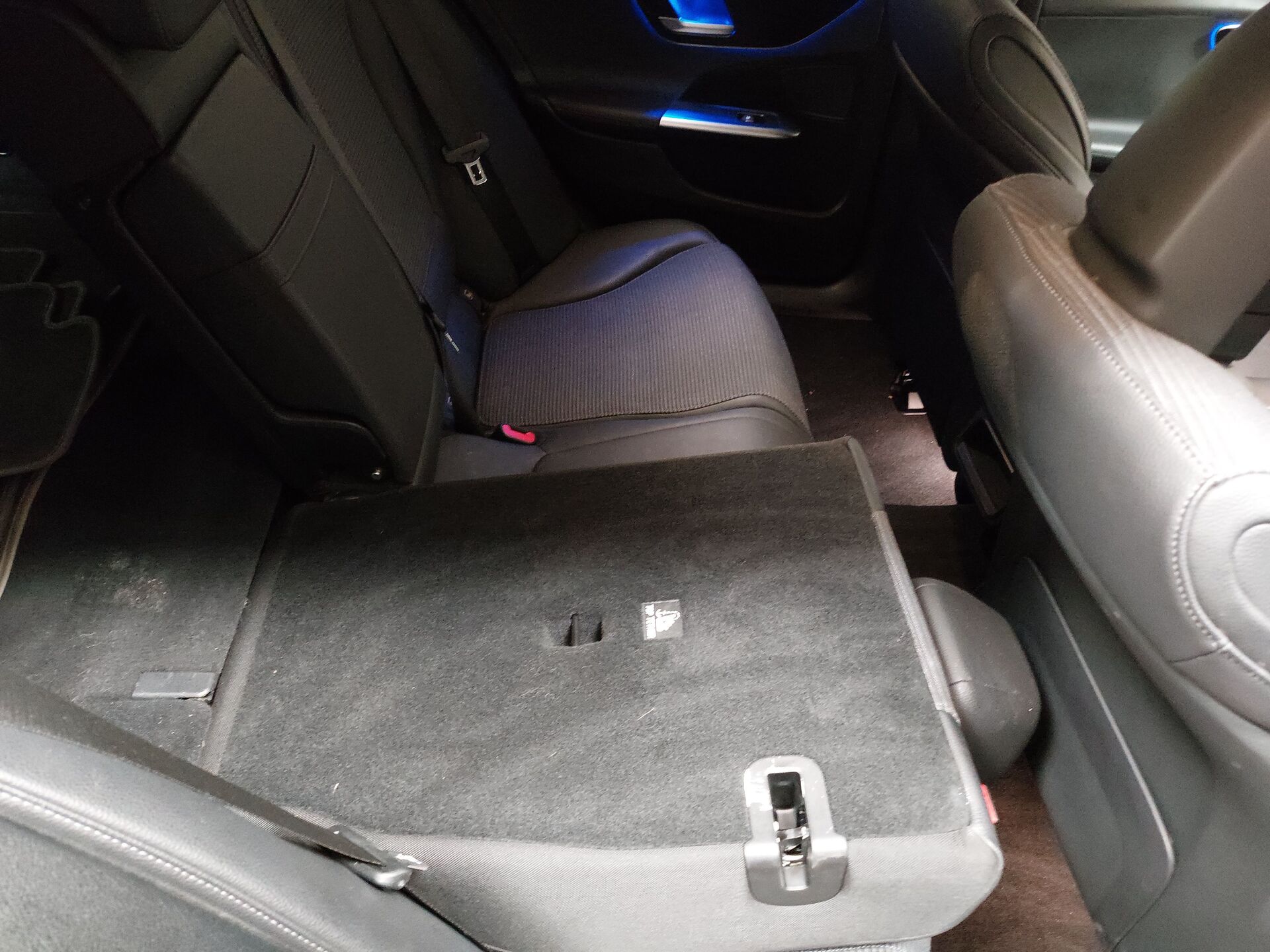 Mercedes-Benz C 220 T d Avantgarde NAVI LED KAMERA 18