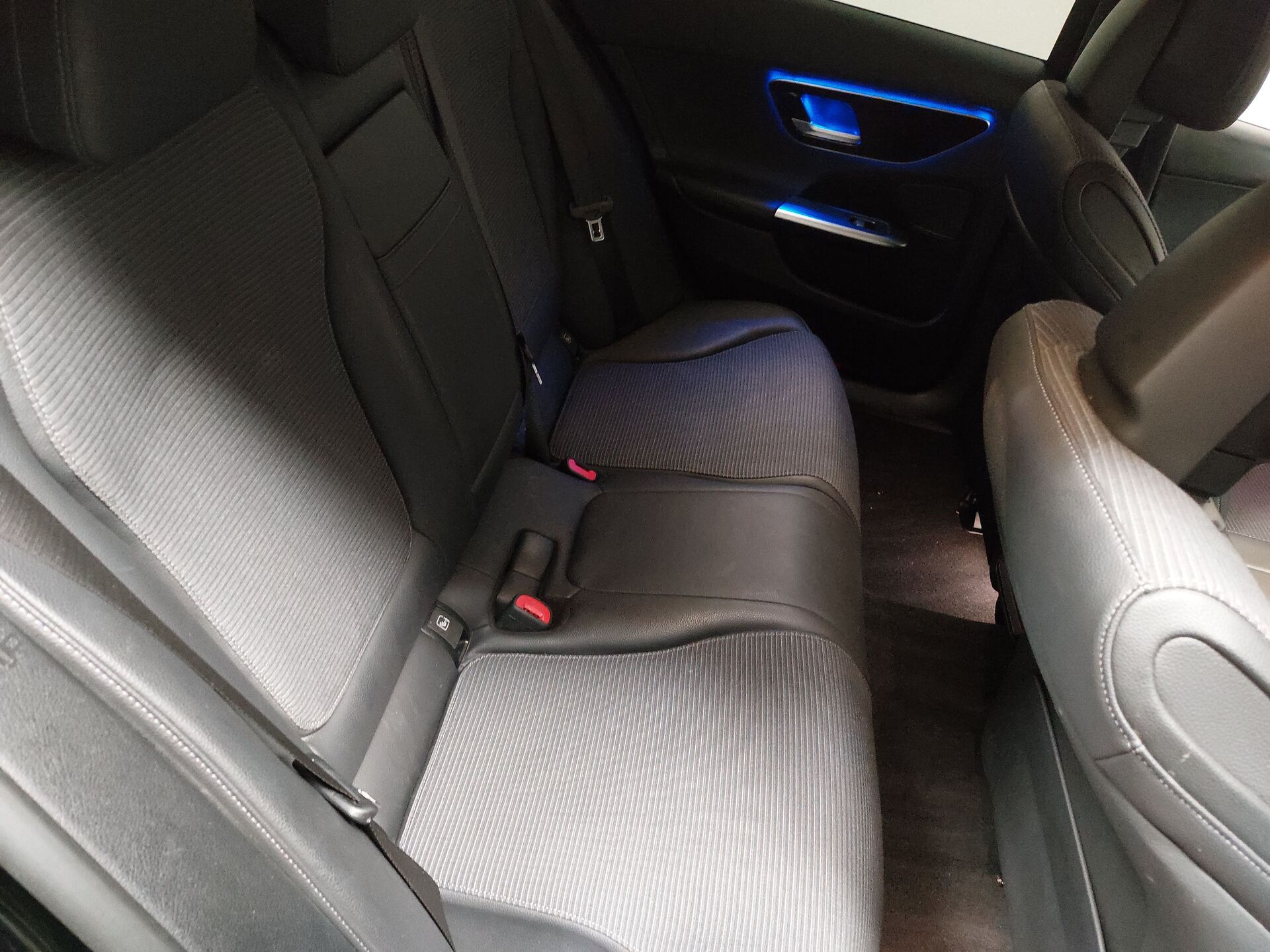 Mercedes-Benz C 220 T d Avantgarde NAVI LED KAMERA 17