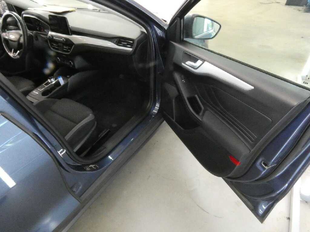 Ford Focus Turnier 1.5 EB Cool&Connect Navi LED PDC Sportsitze 10