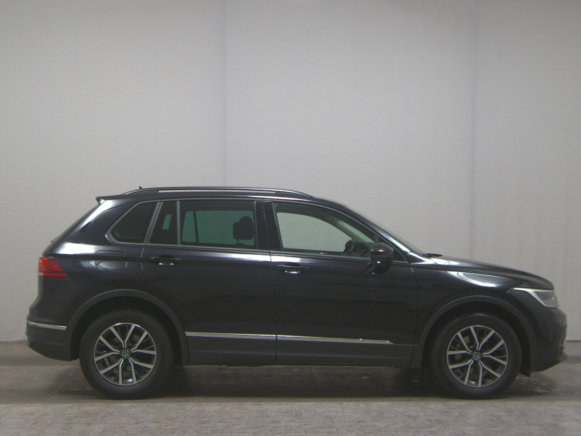 Volkswagen Tiguan 2.0 TDI Life Navi LED AID ACC PDC Shz