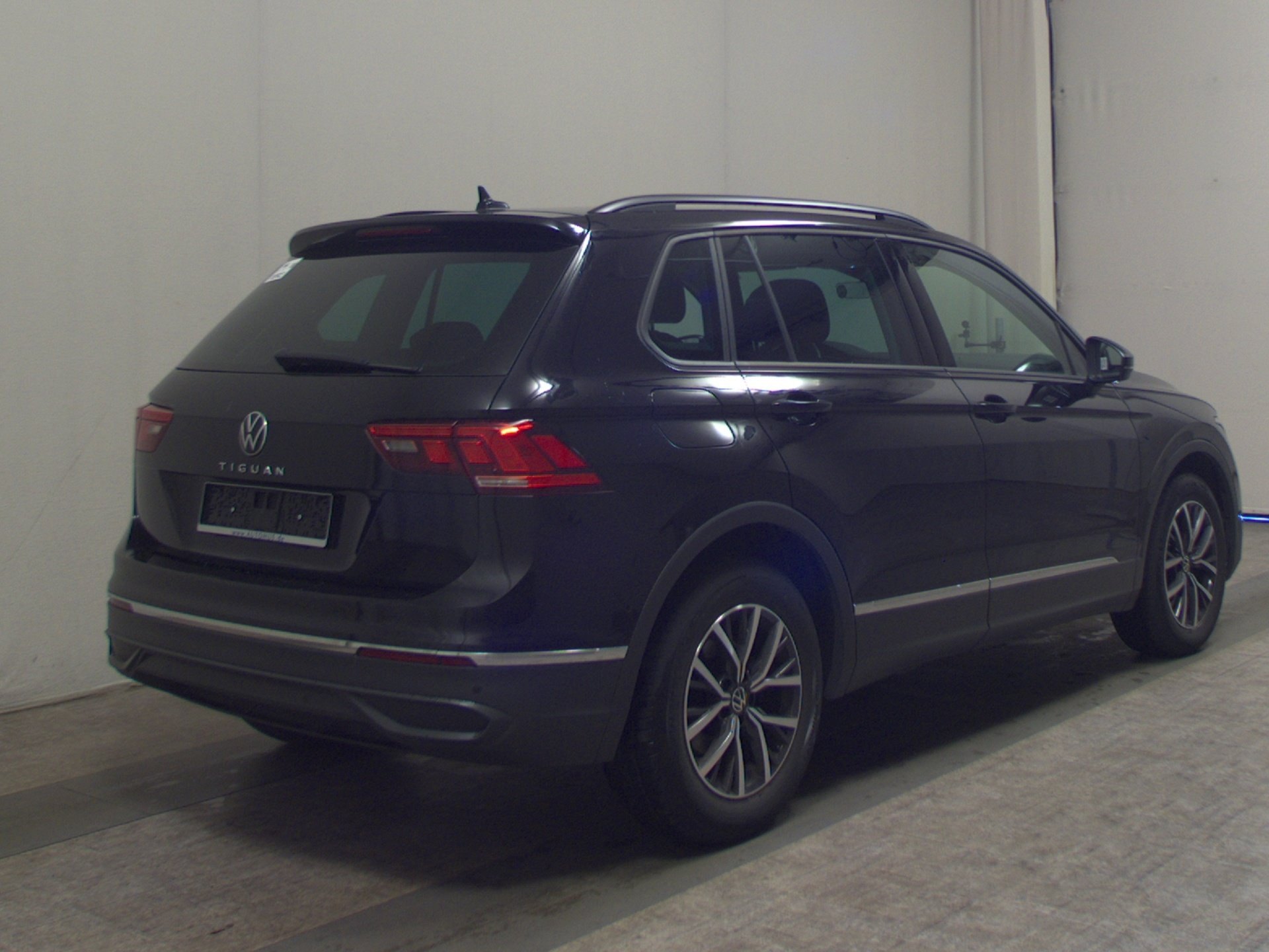 Volkswagen Tiguan 2.0 TDI Life Navi LED AID ACC PDC Shz 4