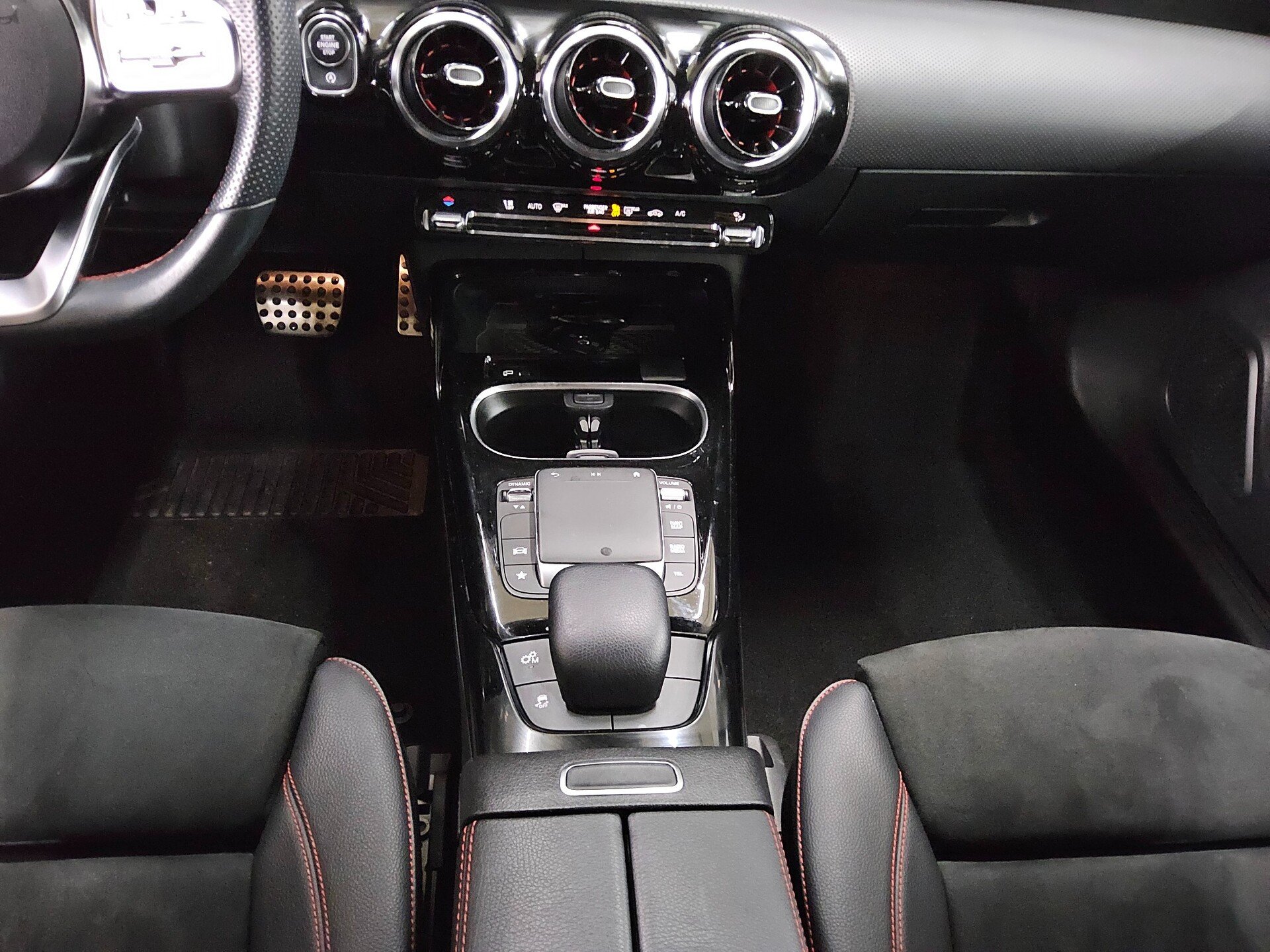 Mercedes-Benz A 35 AMG 4M Navi LED MBUX-AR AHK RFK 6