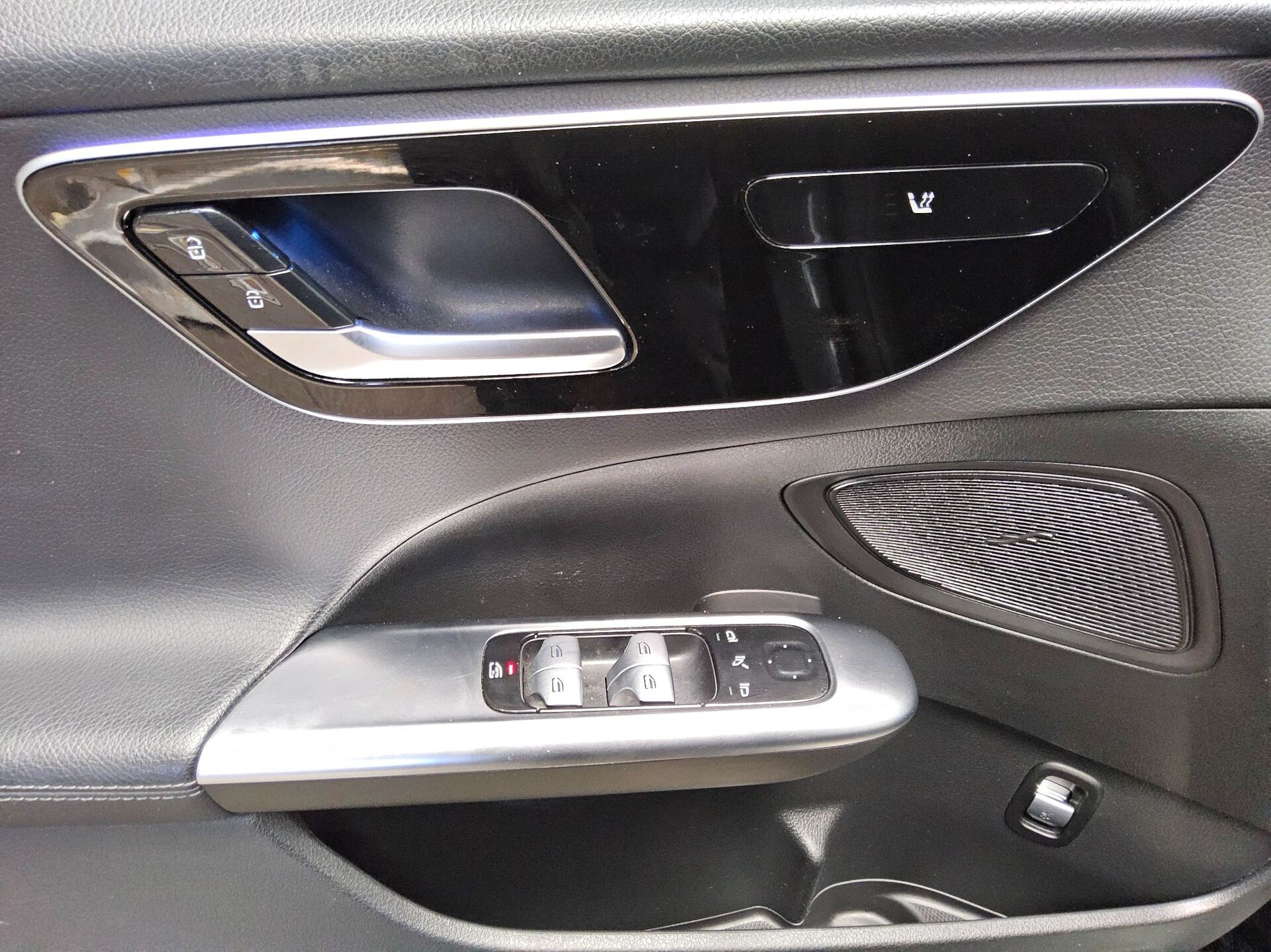 Mercedes-Benz C 220 d Avantgarde T-Leder Navi LED AHK MBUX 10