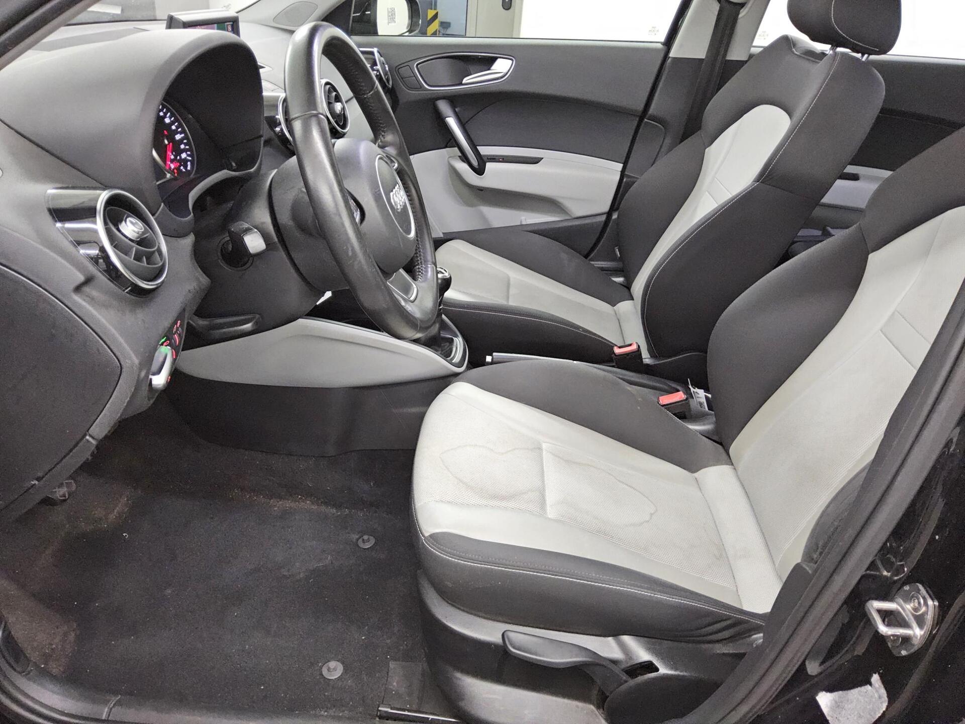 Audi A1 Sportback 1.2 TFSI Ambition Nav Pano HU 02/27 8