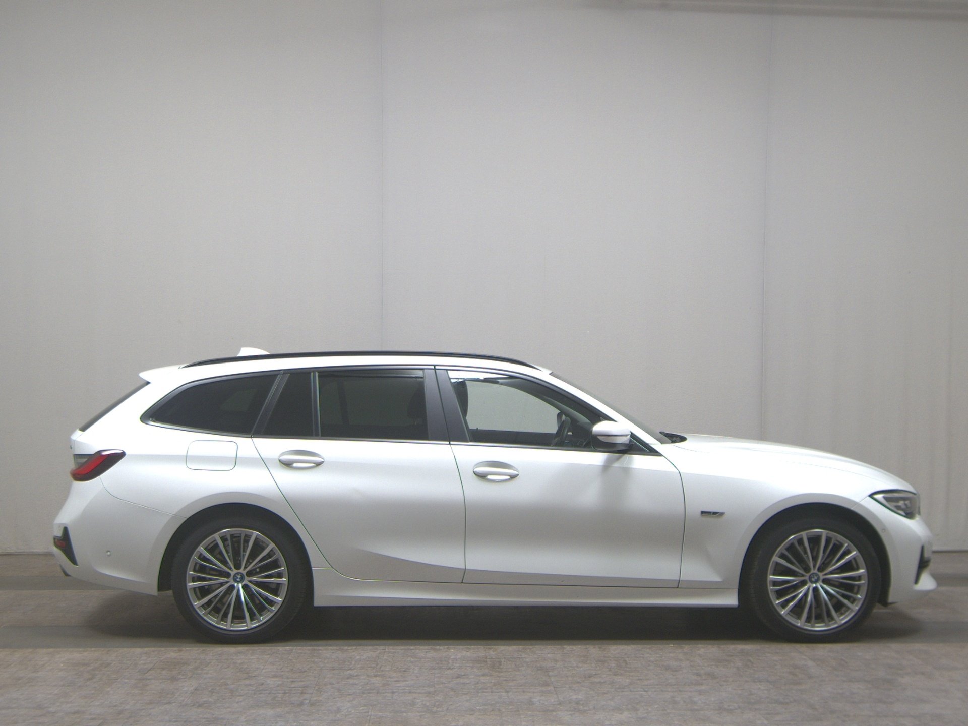 BMW 320e Touring Advantage Navi LED LC Pro Pano