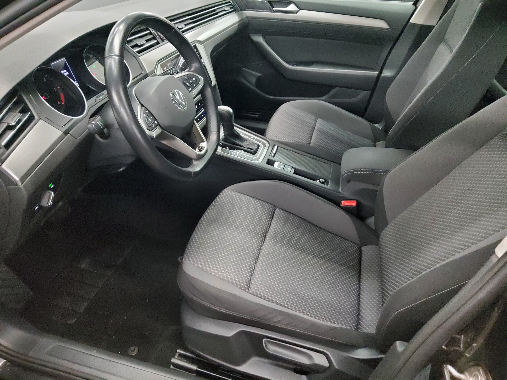 Volkswagen Passat Var. 2.0 TDI Navi LED RfK ACC Shz PDC BT 8