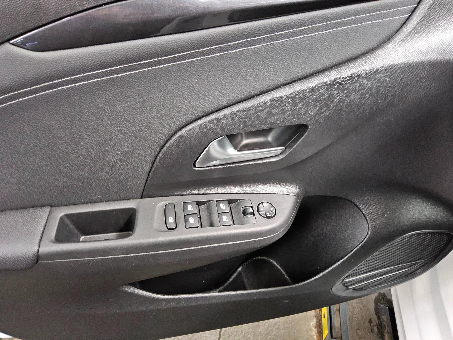 Opel Corsa-e Elegance T-Leder LED PDC 10