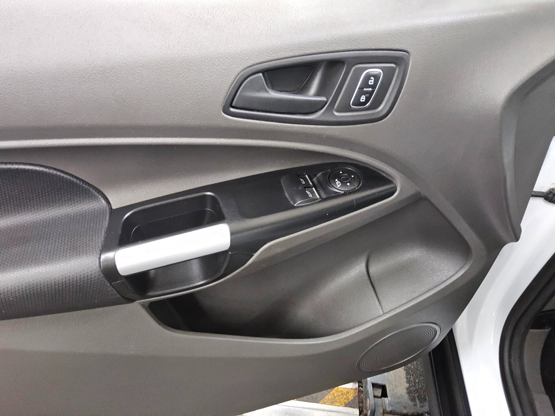 Ford Transit Connect Trend Navi RFK SHZ KLA Lane 9