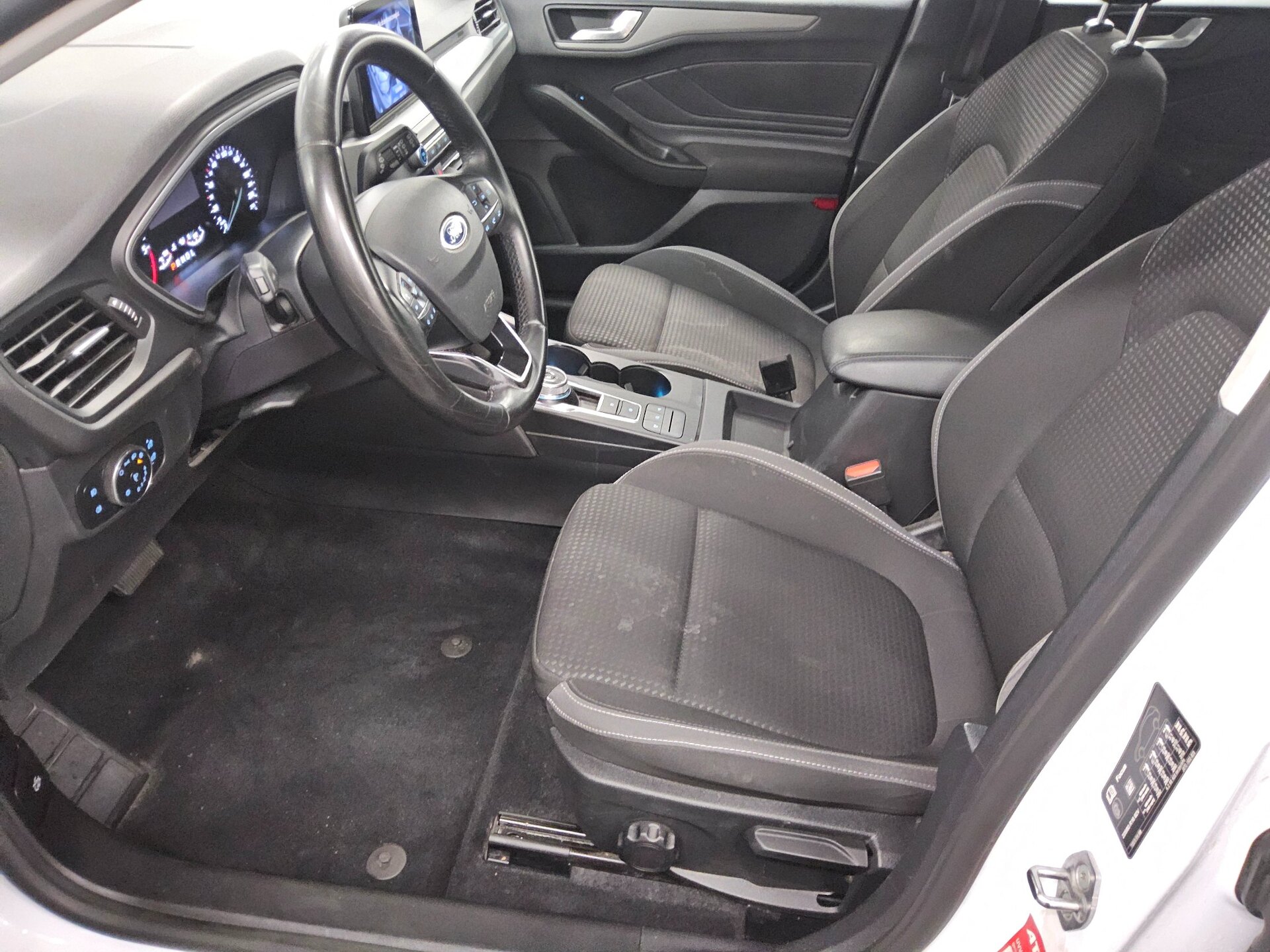 Ford Focus Turnier 1.5 EB Cool&Connect Navi LED PDC SHZ 8