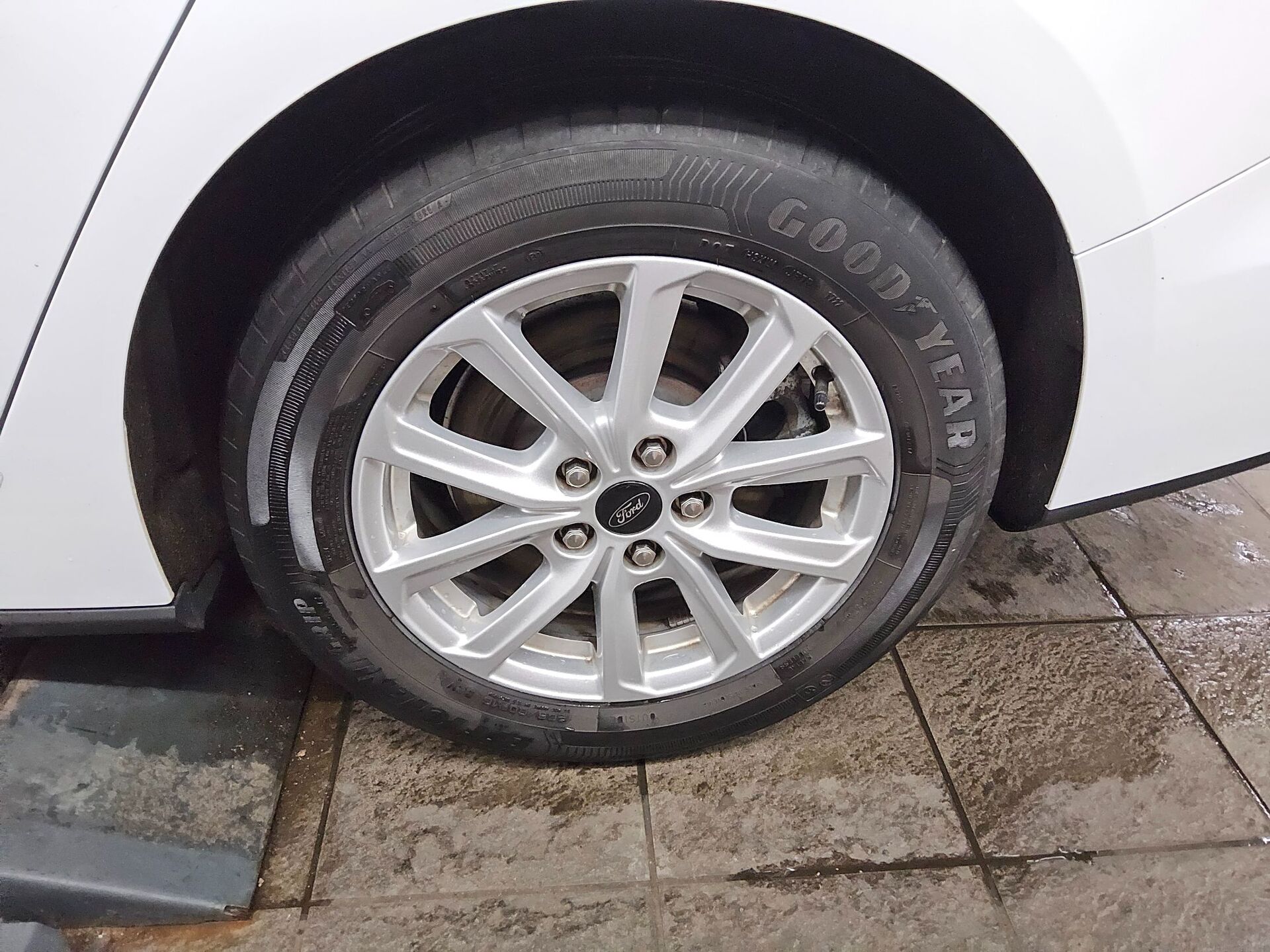 Ford Focus Turnier 1.5 EB Cool&Connect Navi LED PDC SHZ 10