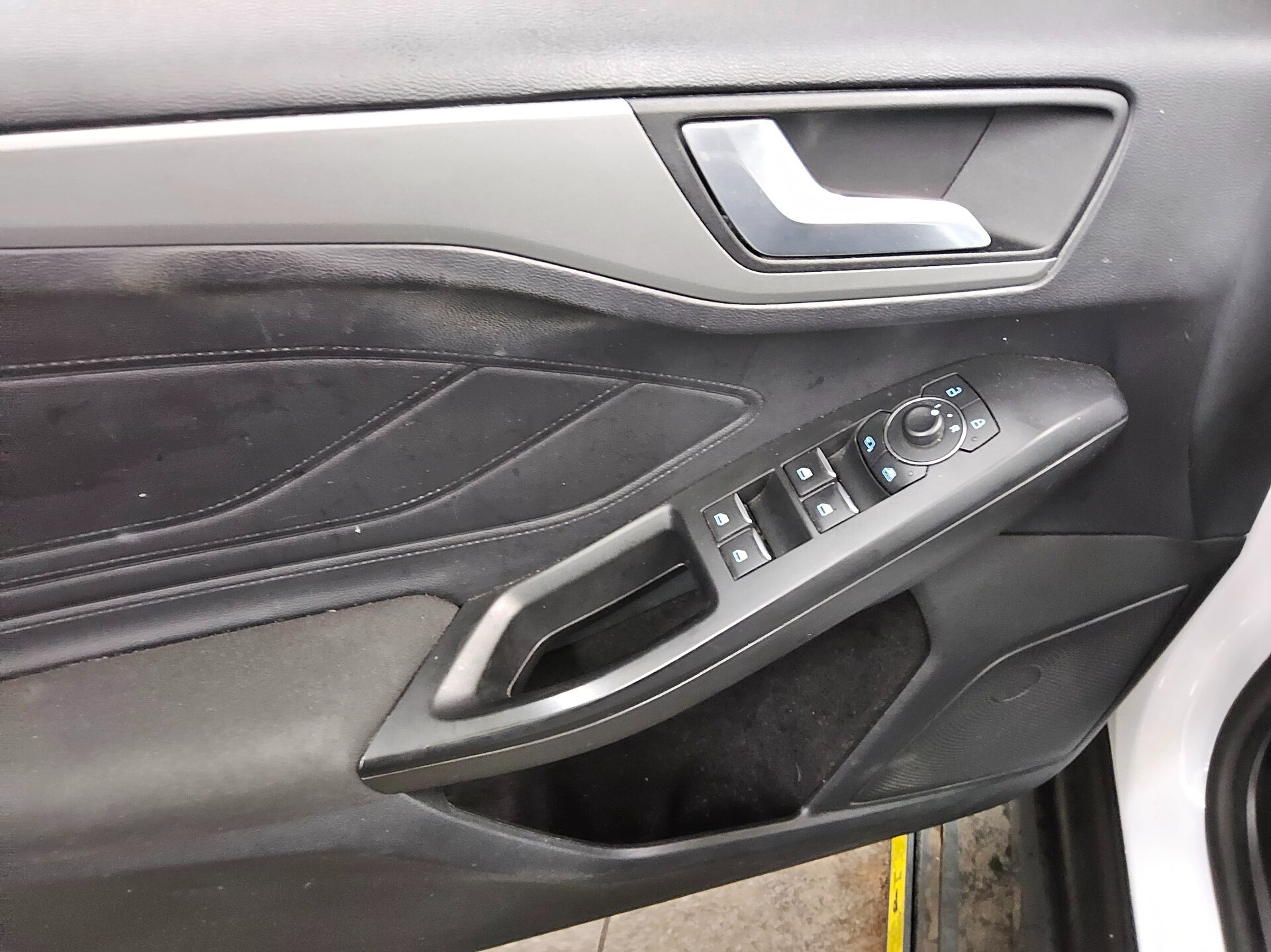 Ford Focus Turnier 1.5 EB Cool&Connect Navi LED PDC SHZ 9