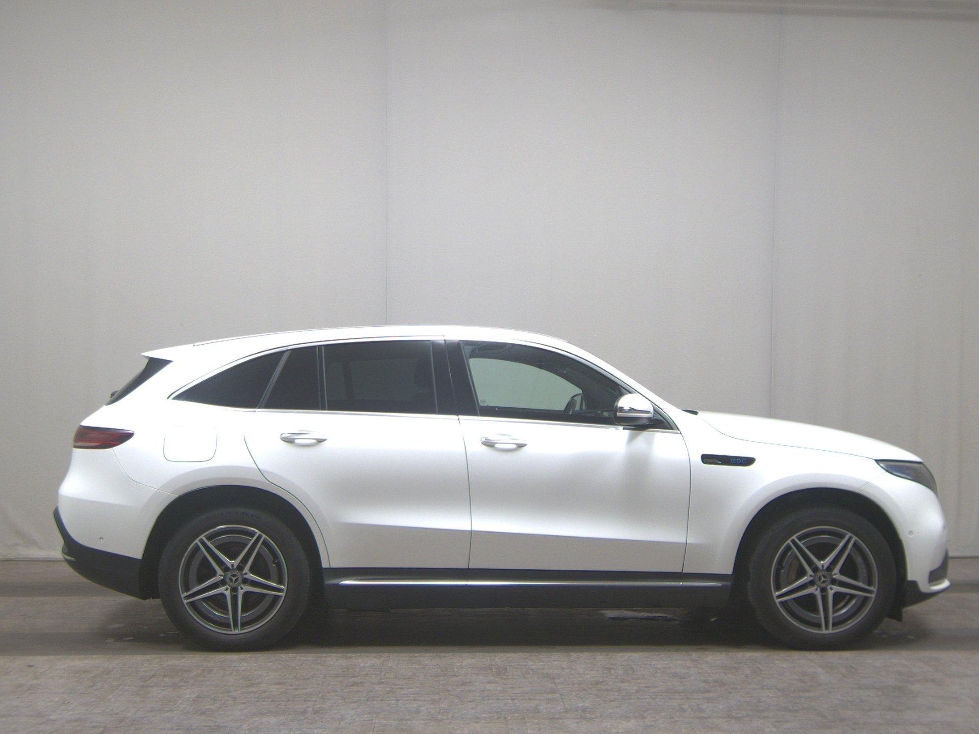 Mercedes-Benz EQC 400 4M AMG-Line T-Leder Nav MB-LED MBUX HuD