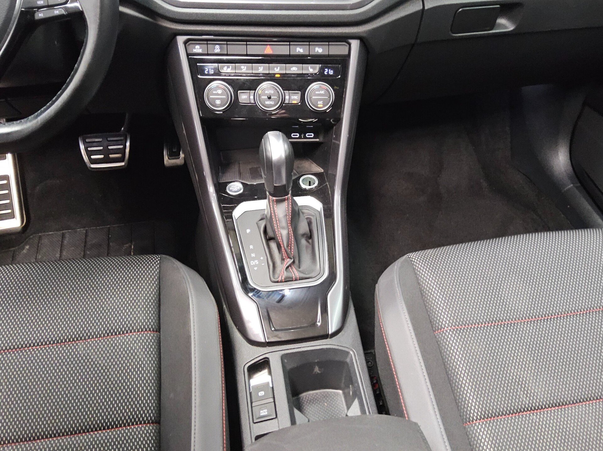 Volkswagen T-Roc 2.0 TDI Sport Navi LED AID Pano RfK AHK 6