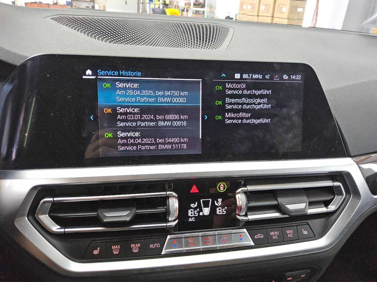 BMW 330e KLIMAAUT SPORTSITZE SHZ HUD PDC 10