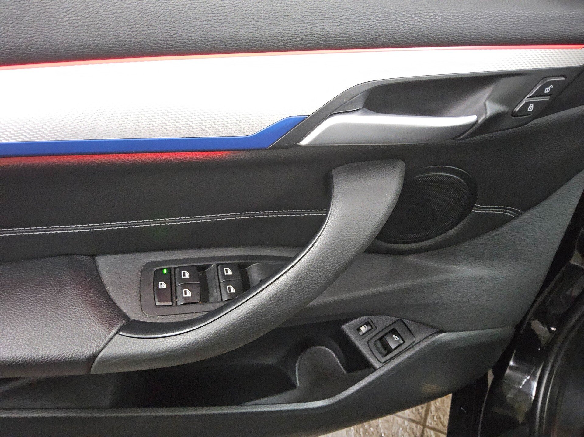 BMW X1 xDrive25e M-Sport Navi LED AHK Shz PDC 9