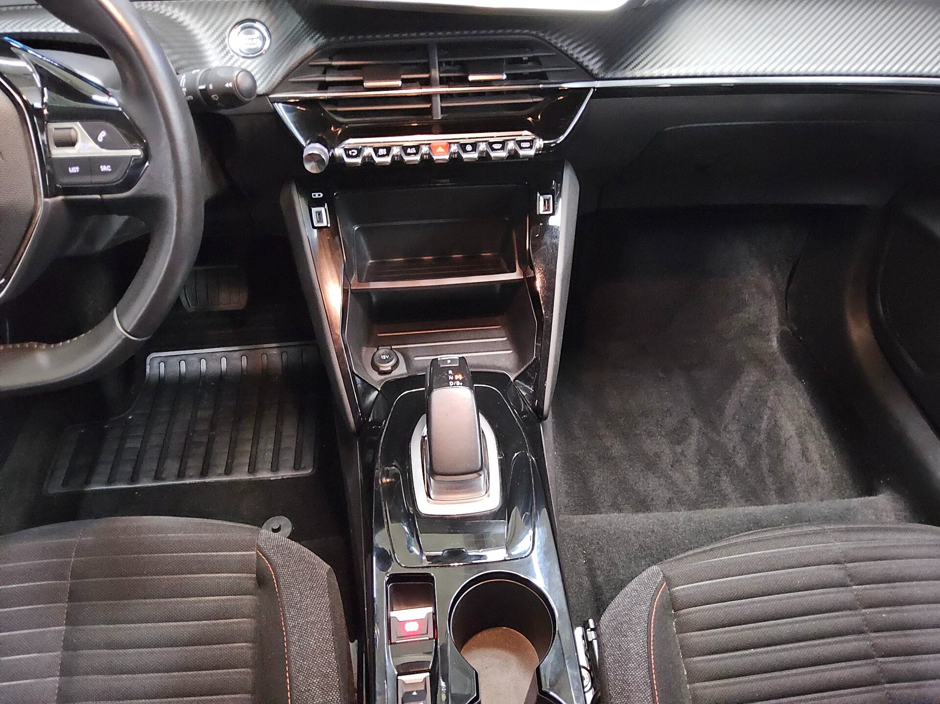 Peugeot 208 Active 6