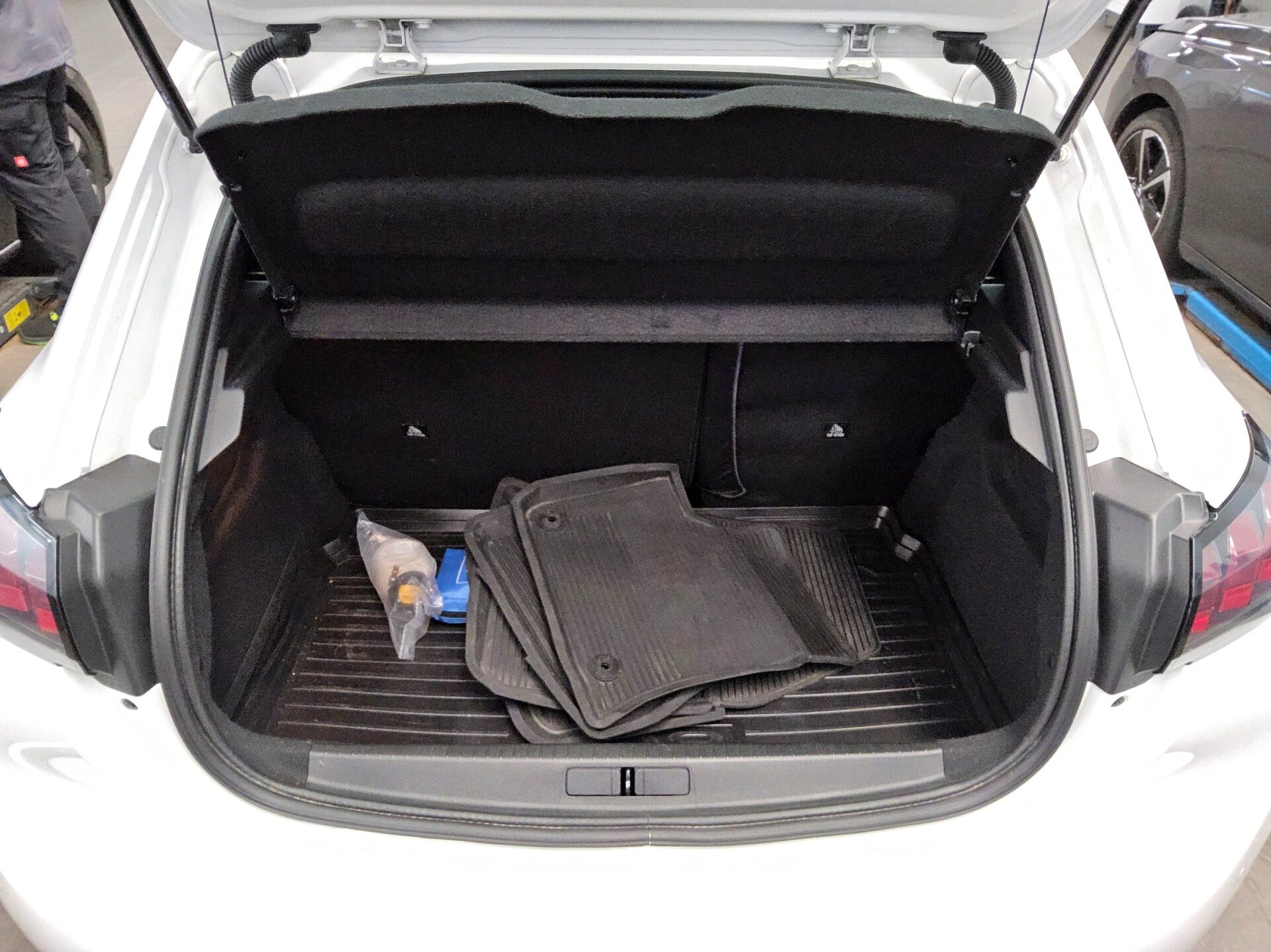 Peugeot 208 Active 12