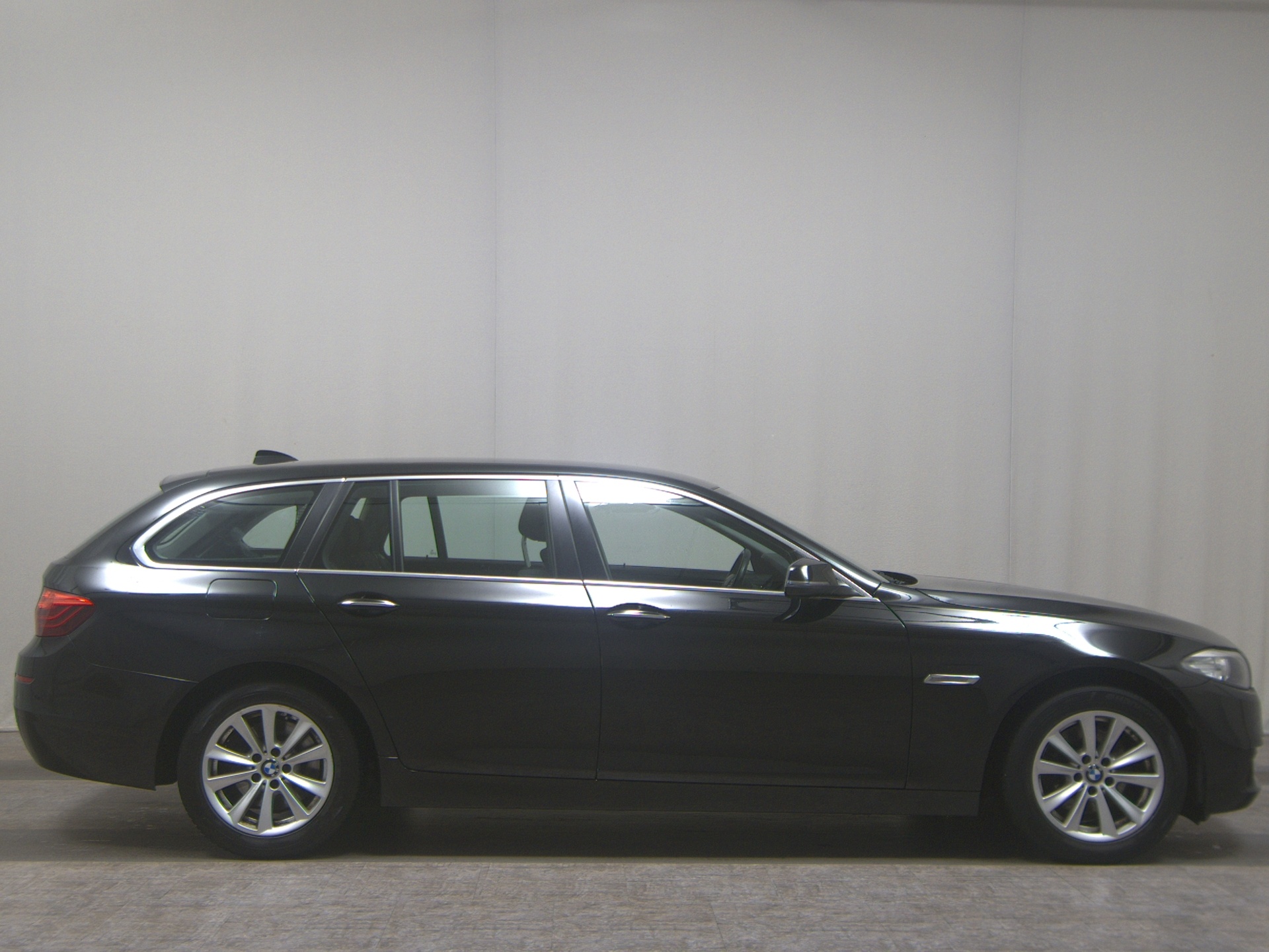 BMW 520d Touring Navi Xenon PDC HiFi SHZ HU 05/27
