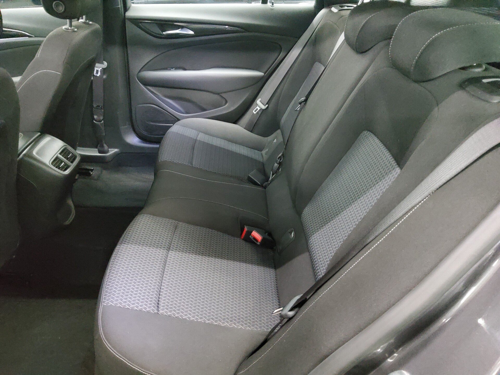 Opel Insignia ST 2.0 D Elegance Navi LED DAB AHK 13