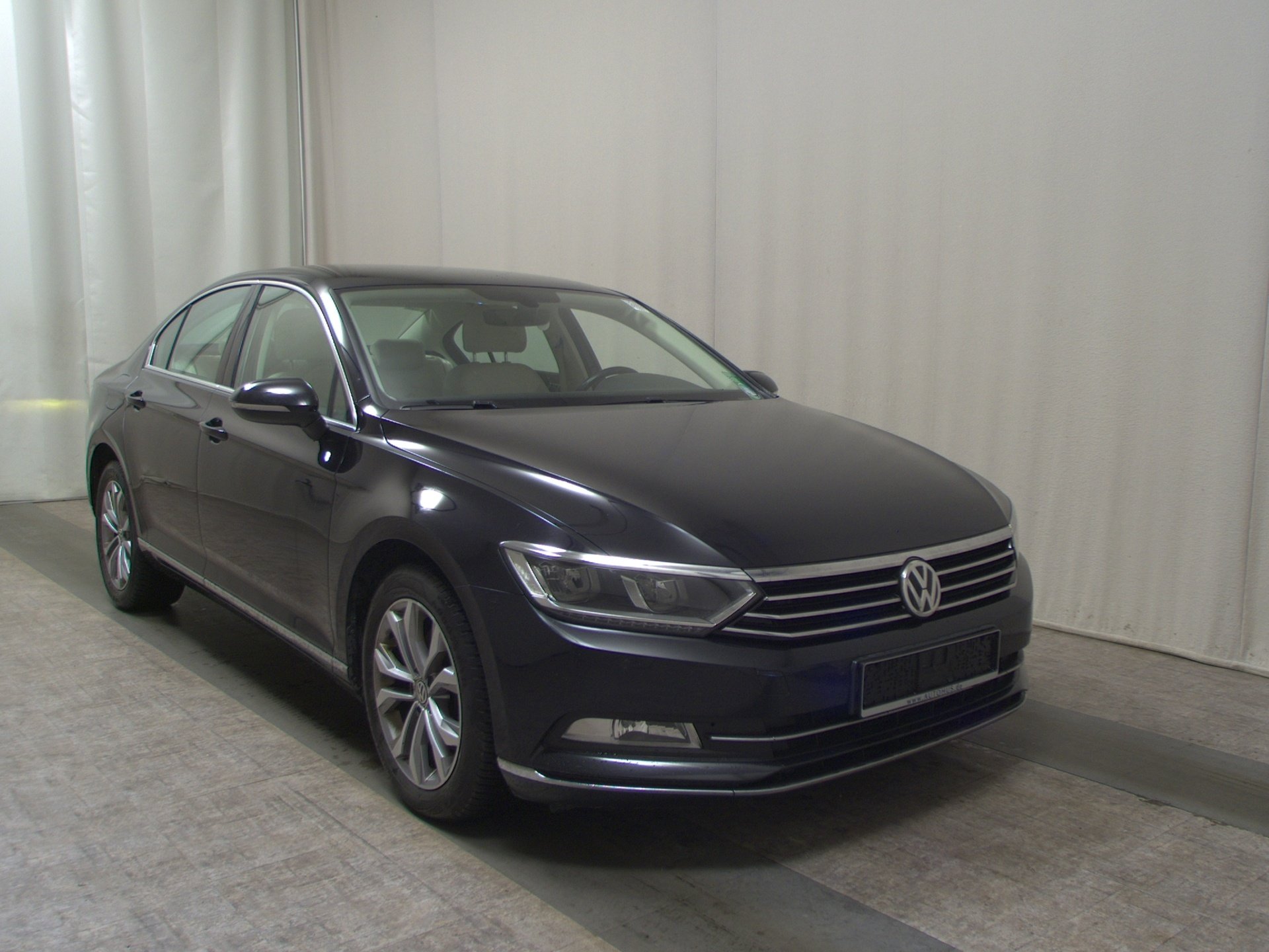 Volkswagen Passat 2.0 TDI Highline Navi LED AID ACC PDC Shz 3