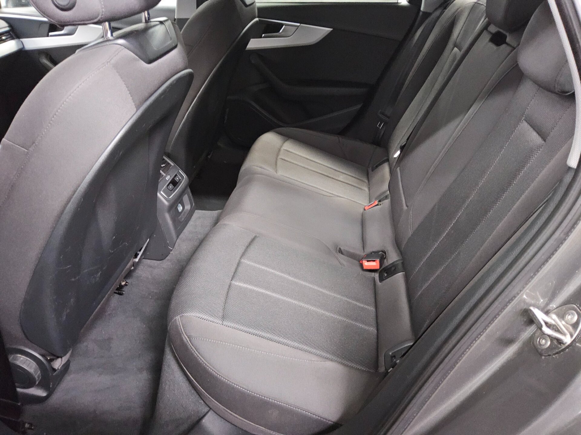 Audi A4 Avant 40 TFSI advanced Navi LED PDC 13