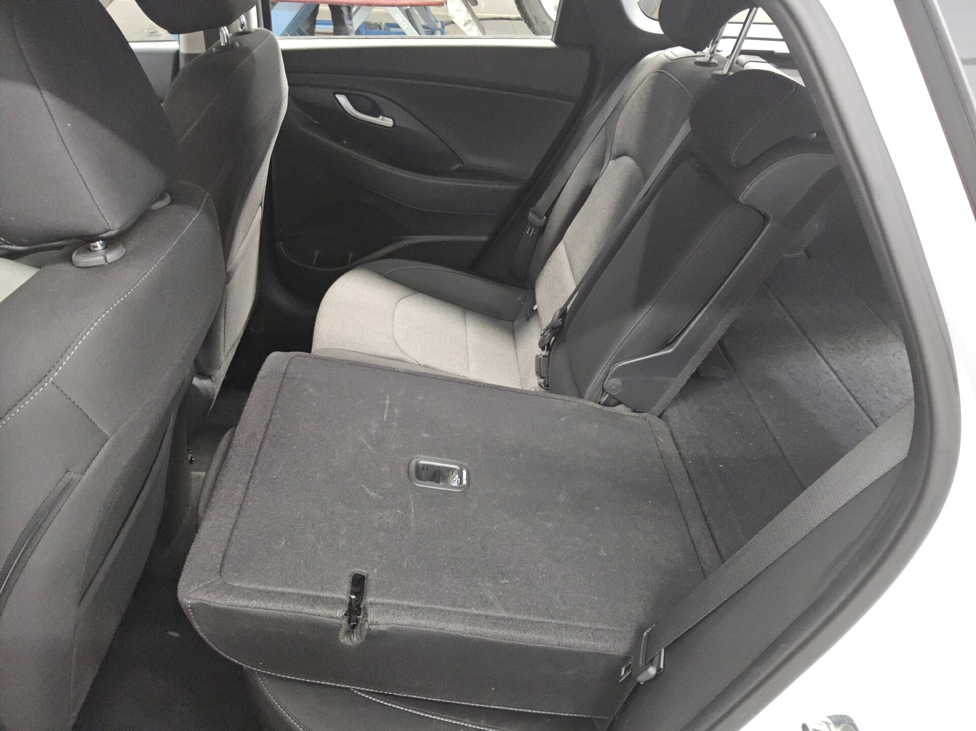 Hyundai i30 1.6 CRDI Trend Navi LED RfK PDC BT Tempomat 13