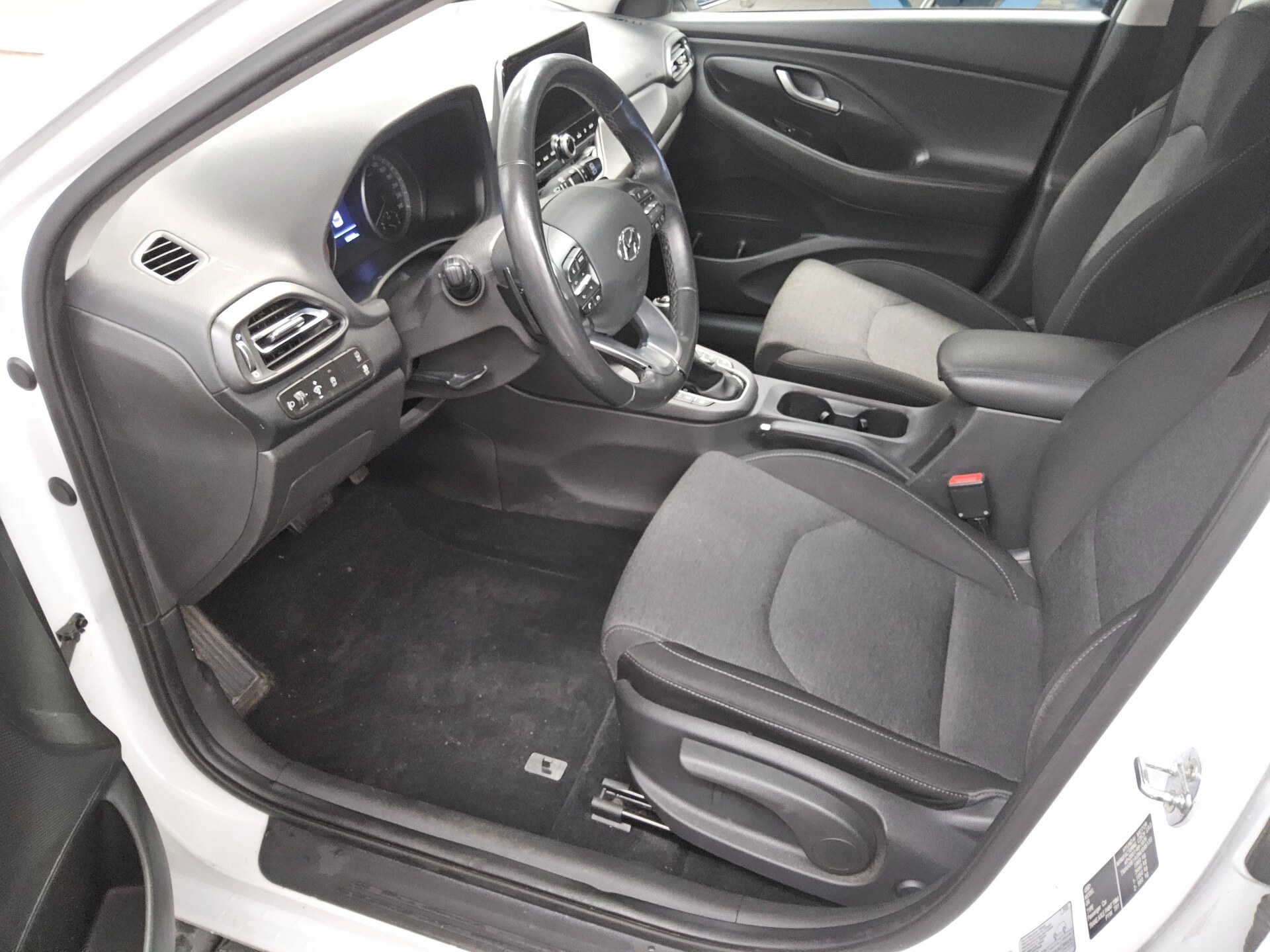 Hyundai i30 1.6 CRDI Trend Navi LED RfK PDC BT Tempomat 8