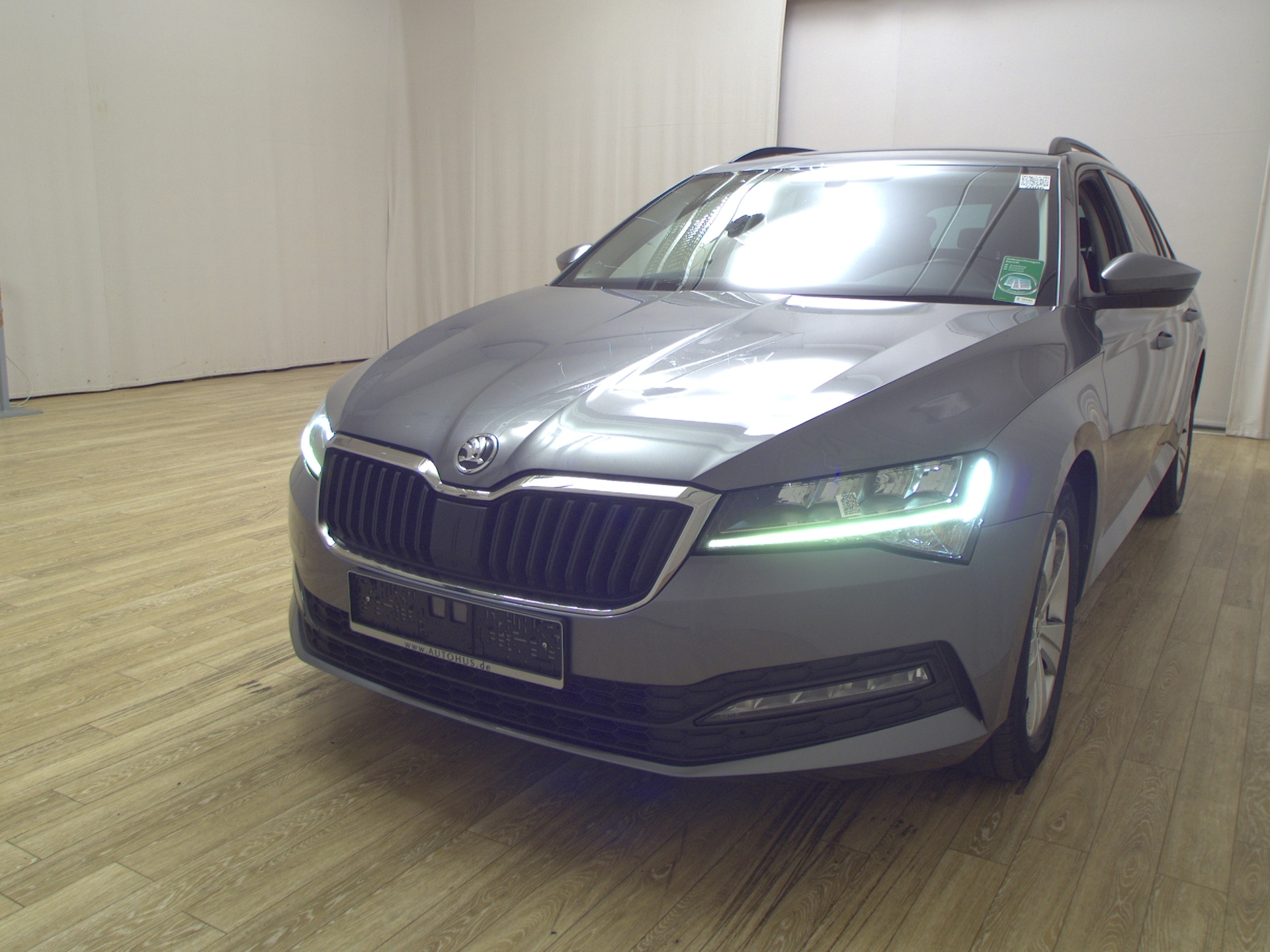 Skoda Superb Kombi 2.0 TDI Ambition Navi LED Virtual PDC SHZ 2
