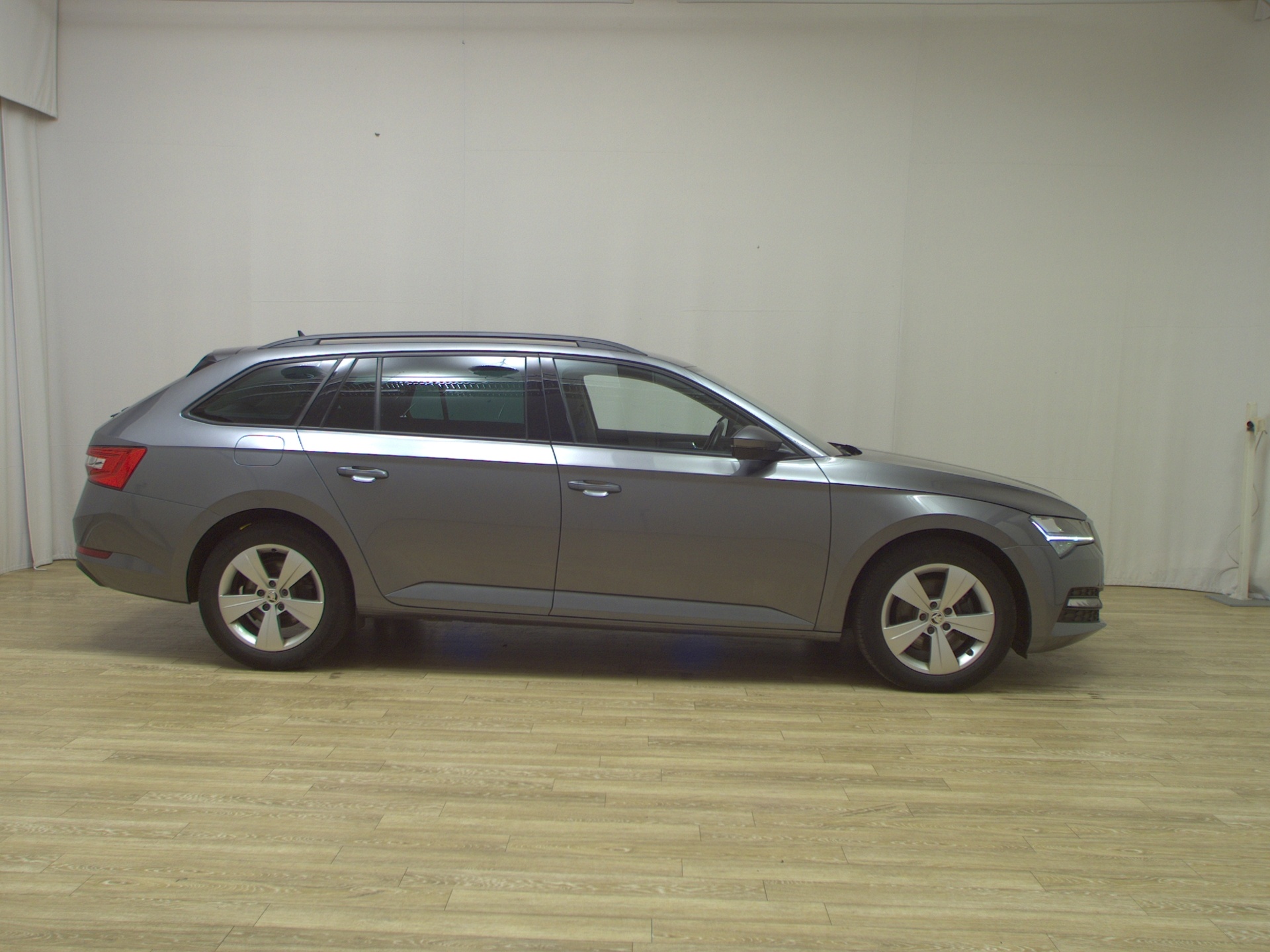 Skoda Superb Kombi 2.0 TDI Ambition Navi LED Virtual PDC SHZ
