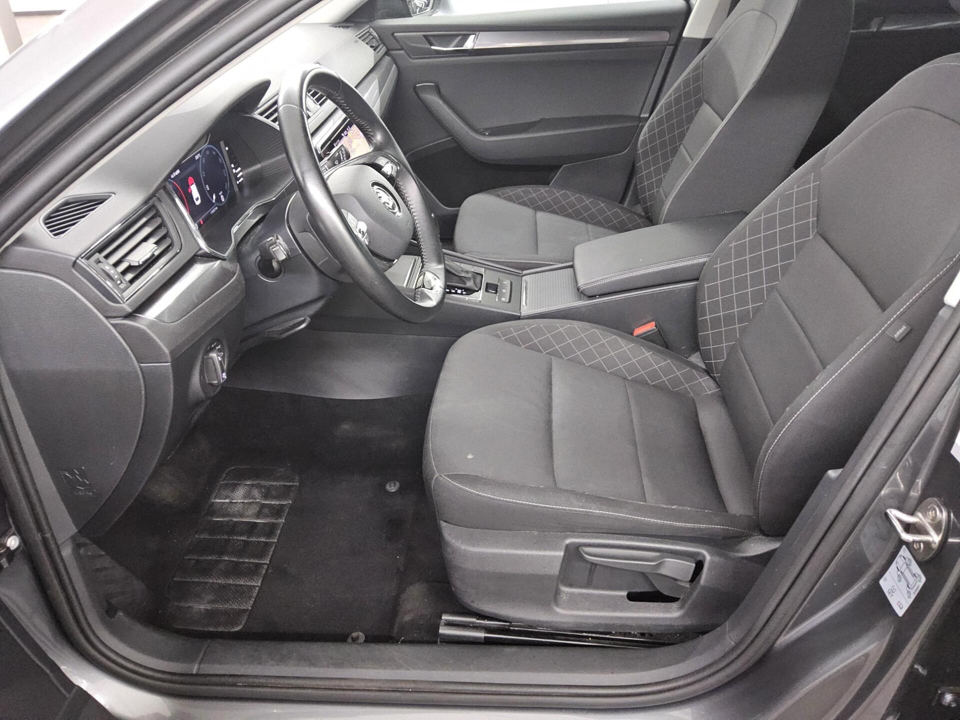 Skoda Superb Kombi 2.0 TDI Ambition Navi LED Virtual PDC SHZ 9