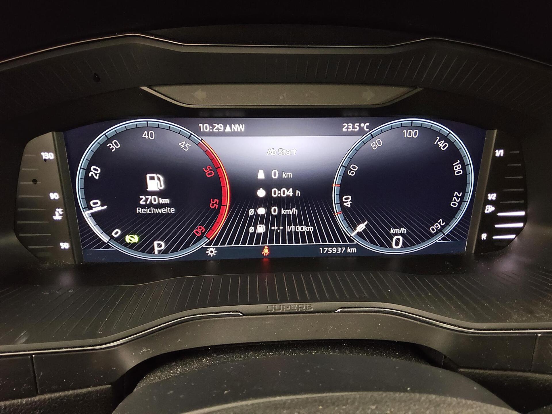 Skoda Superb Kombi 2.0 TDI Ambition Navi LED Virtual PDC SHZ 8