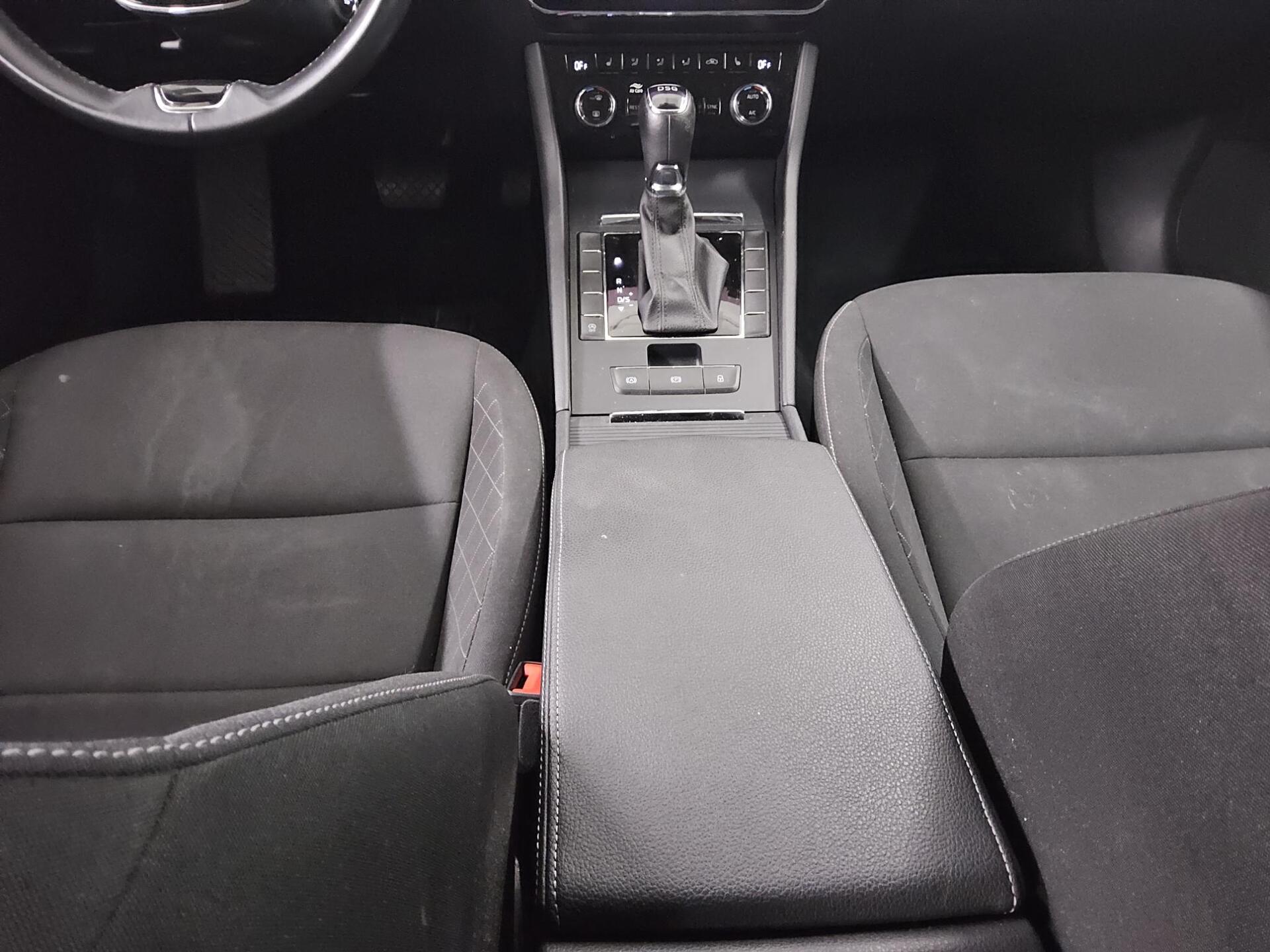 Skoda Superb Kombi 2.0 TDI Ambition Navi LED Virtual PDC SHZ 6