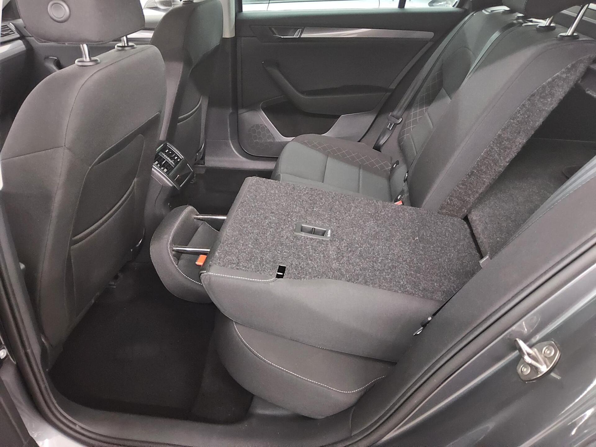 Skoda Superb Kombi 2.0 TDI Ambition Navi LED Virtual PDC SHZ 13