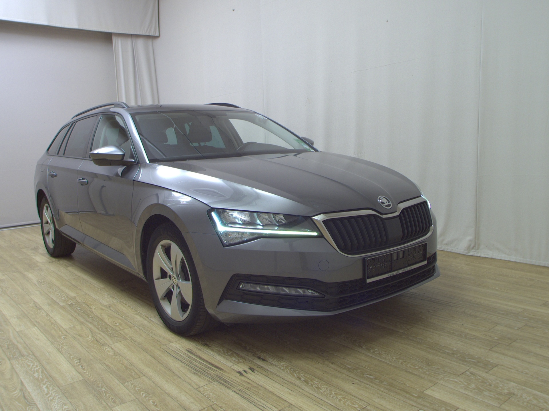 Skoda Superb Kombi 2.0 TDI Ambition Navi LED Virtual PDC SHZ 3