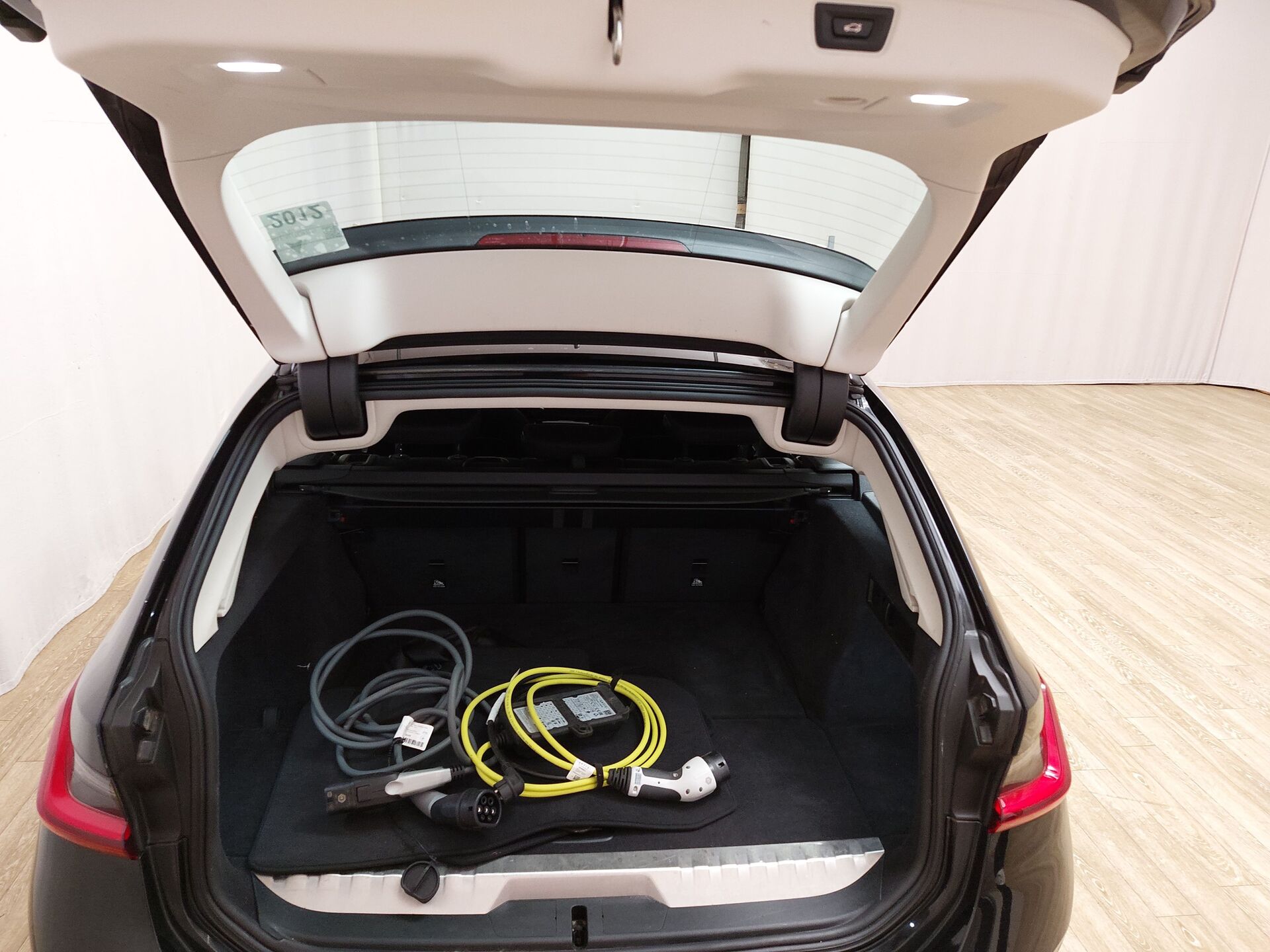 BMW 320 Touring Navi LED LC-Pro ACC PDC 19