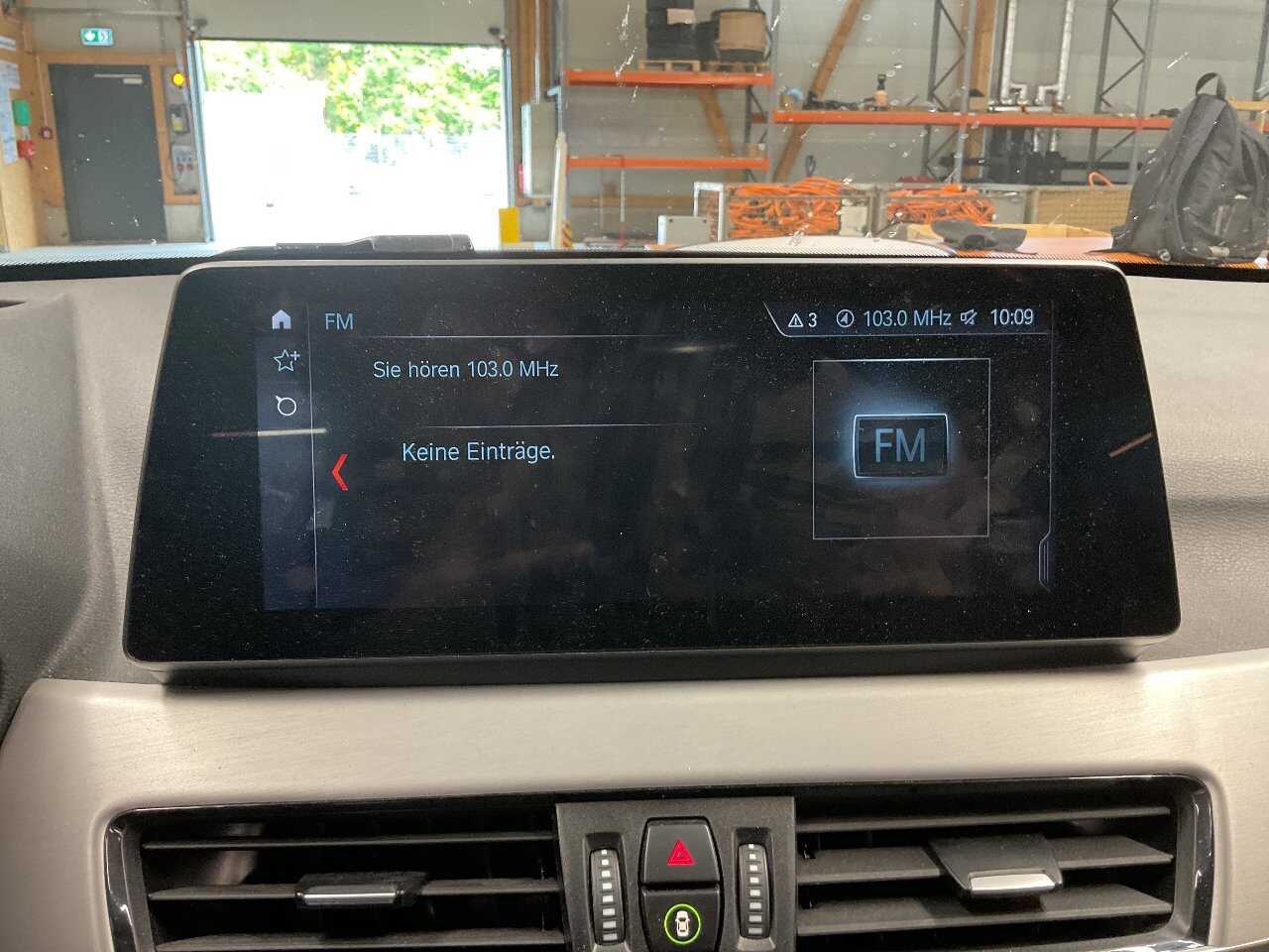 BMW X1 xDrive25e Advantage NAVI SHZ HUD el.Heck AHK 7