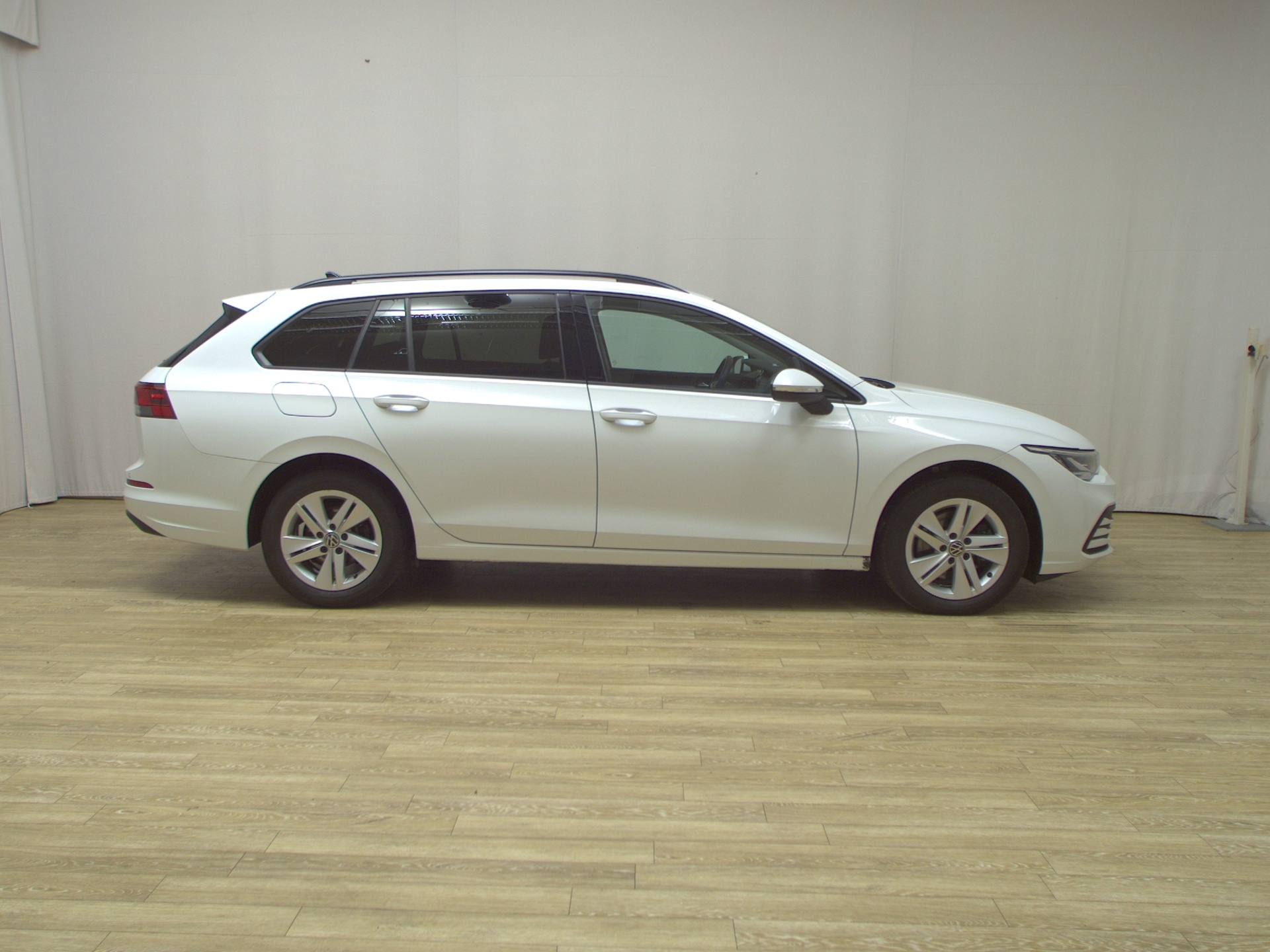 Volkswagen Golf-8 Var. 2.0 TDI Life LED DC RfK Shz Memory