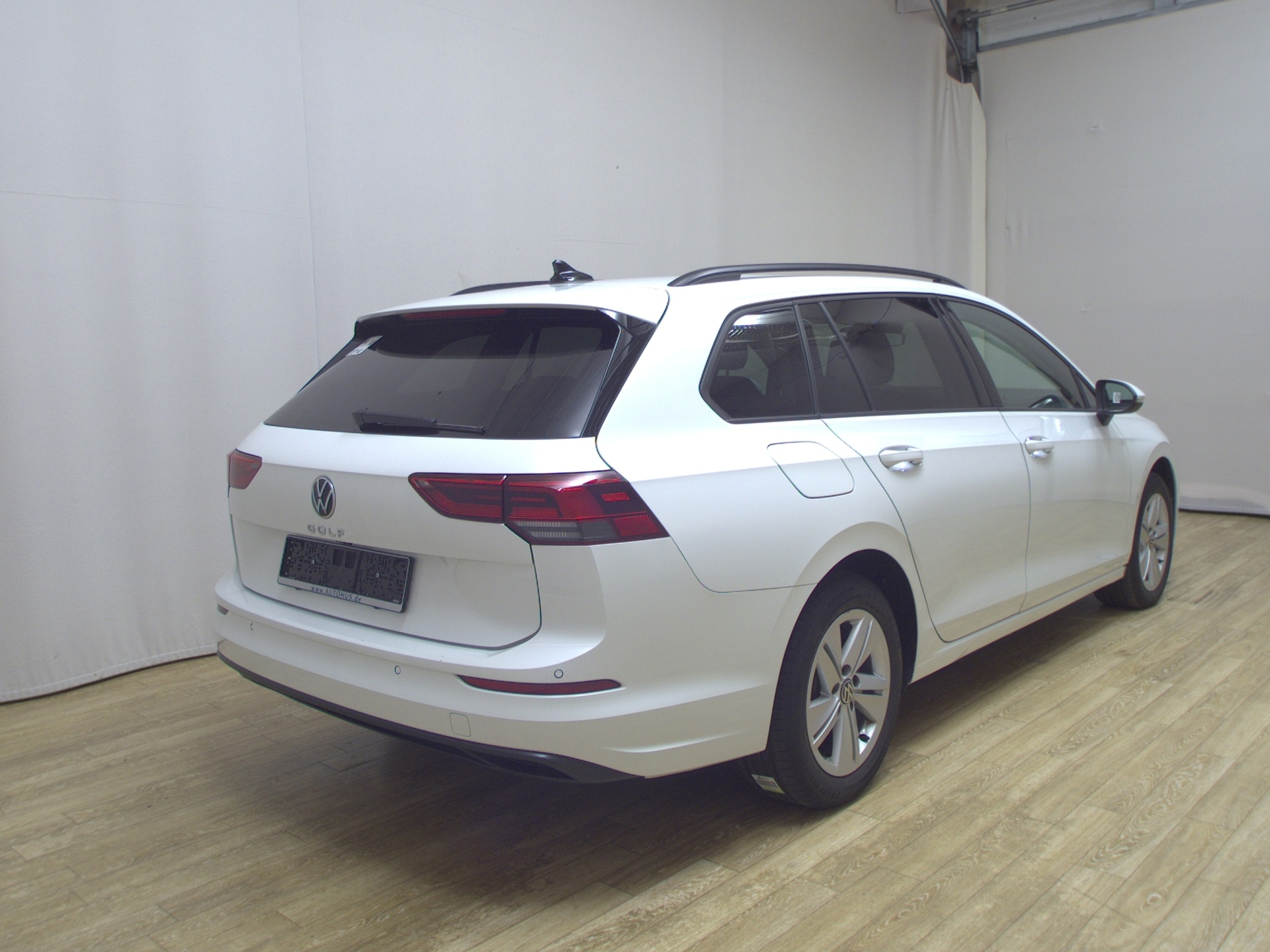 Volkswagen Golf-8 Var. 2.0 TDI Life LED DC RfK Shz Memory 4