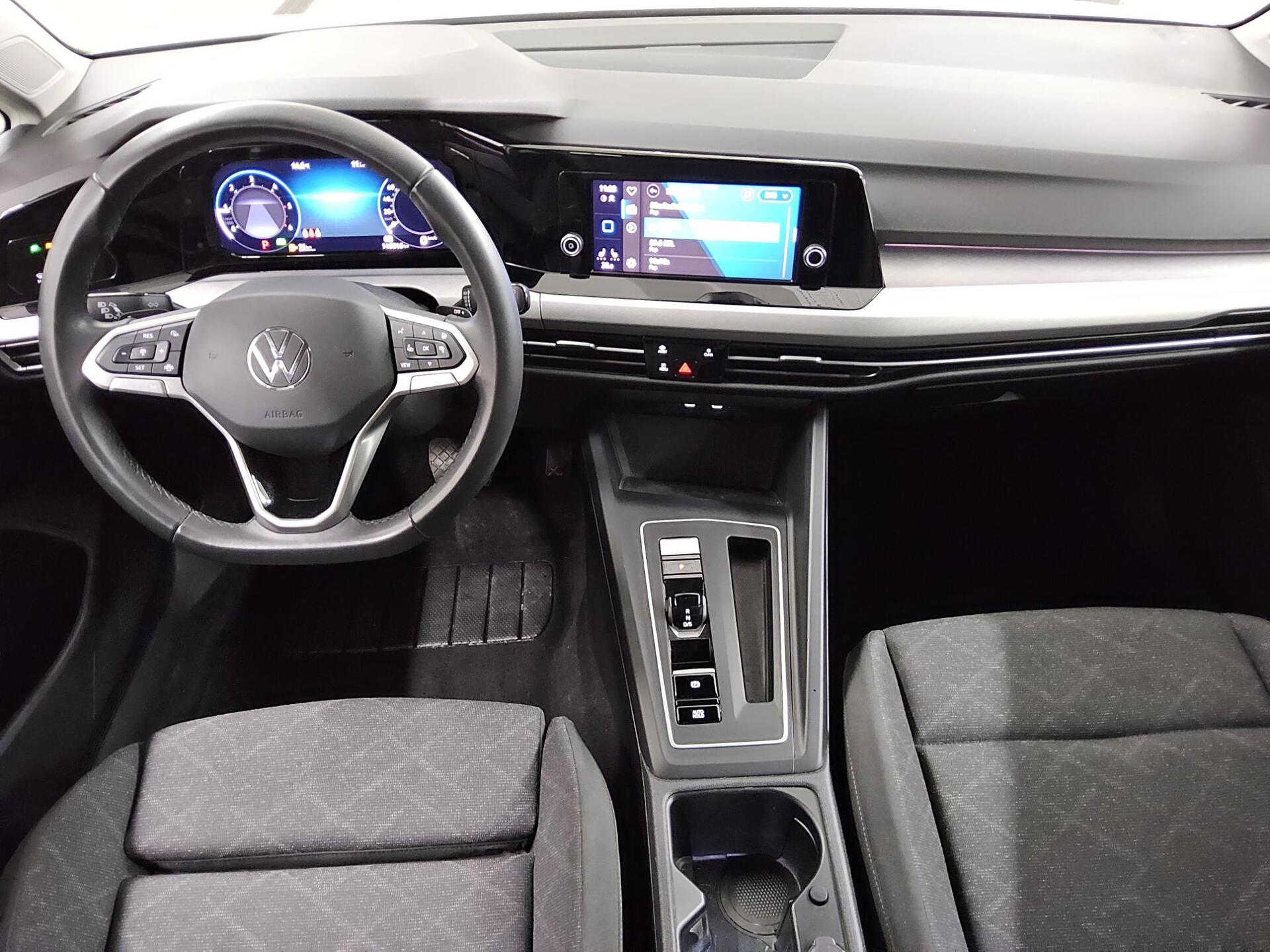 Volkswagen Golf-8 Var. 2.0 TDI Life LED DC RfK Shz Memory 5