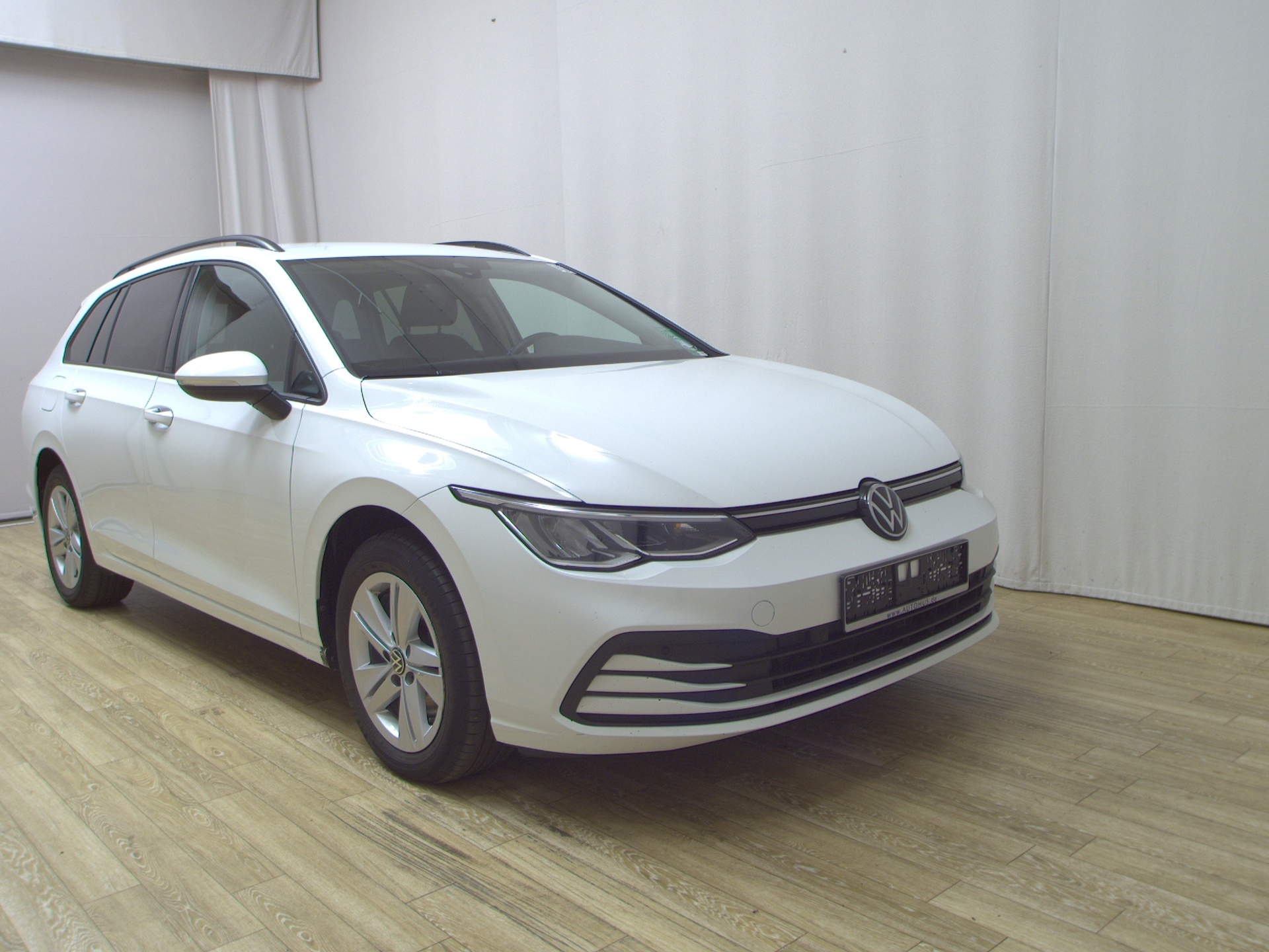 Volkswagen Golf-8 Var. 2.0 TDI Life LED DC RfK Shz Memory 3