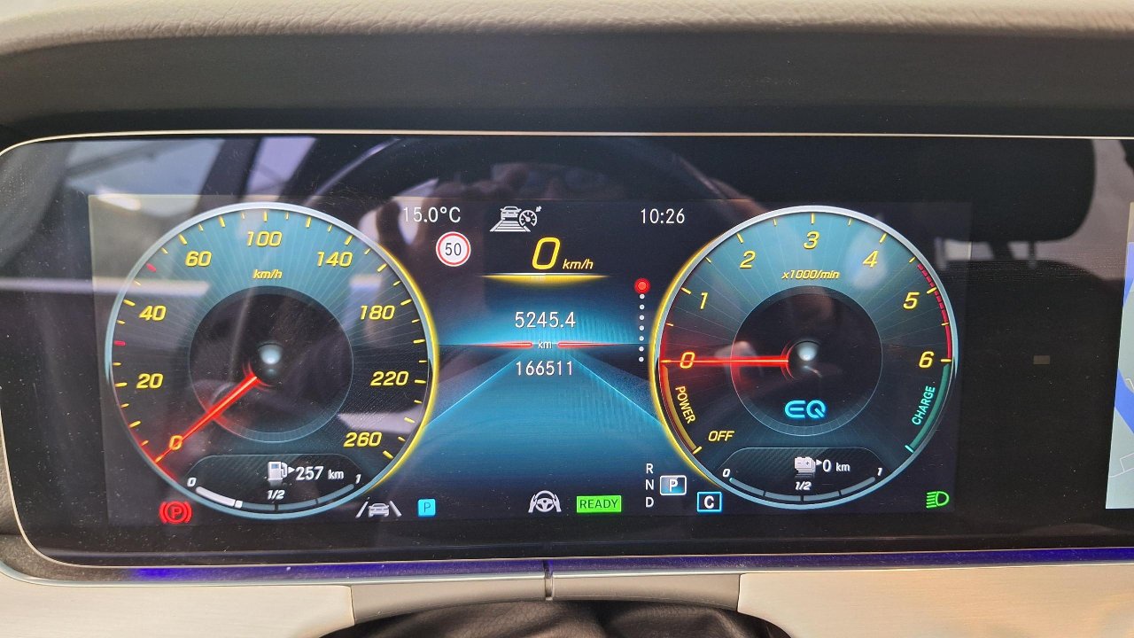 Mercedes-Benz E 300 T de 4M AMG-Line Navi LED HuD RFK 5