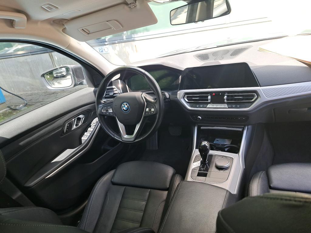 BMW 330e LEDER LED Navi LC Prof. 5