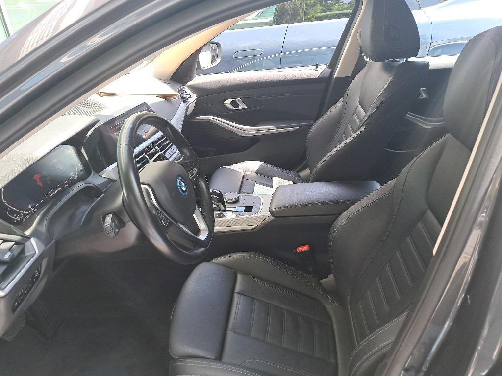 BMW 330e LEDER LED Navi LC Prof. 6