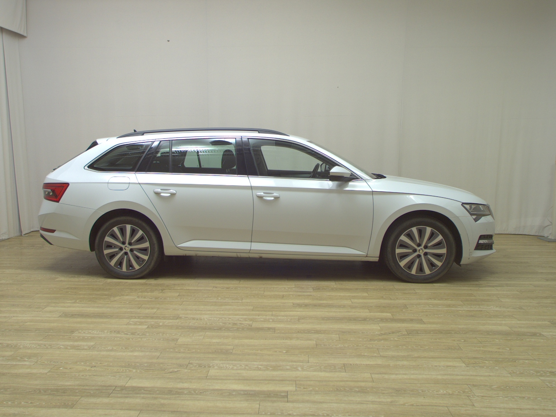 Skoda 2.0 TDI 2.0 TDI Ambition NAVI LED DC Sound