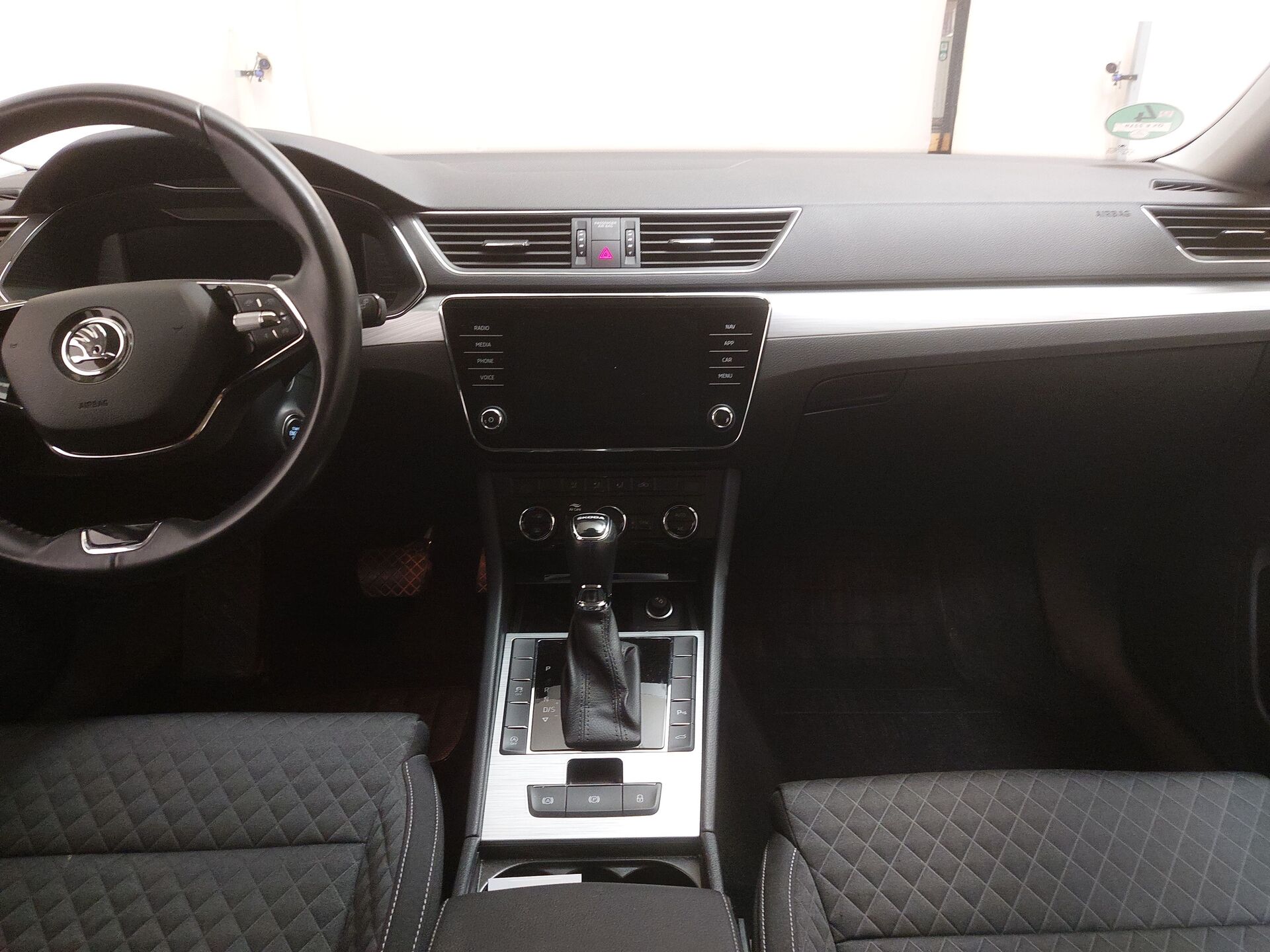 Skoda 2.0 TDI 2.0 TDI Ambition NAVI LED DC Sound 16