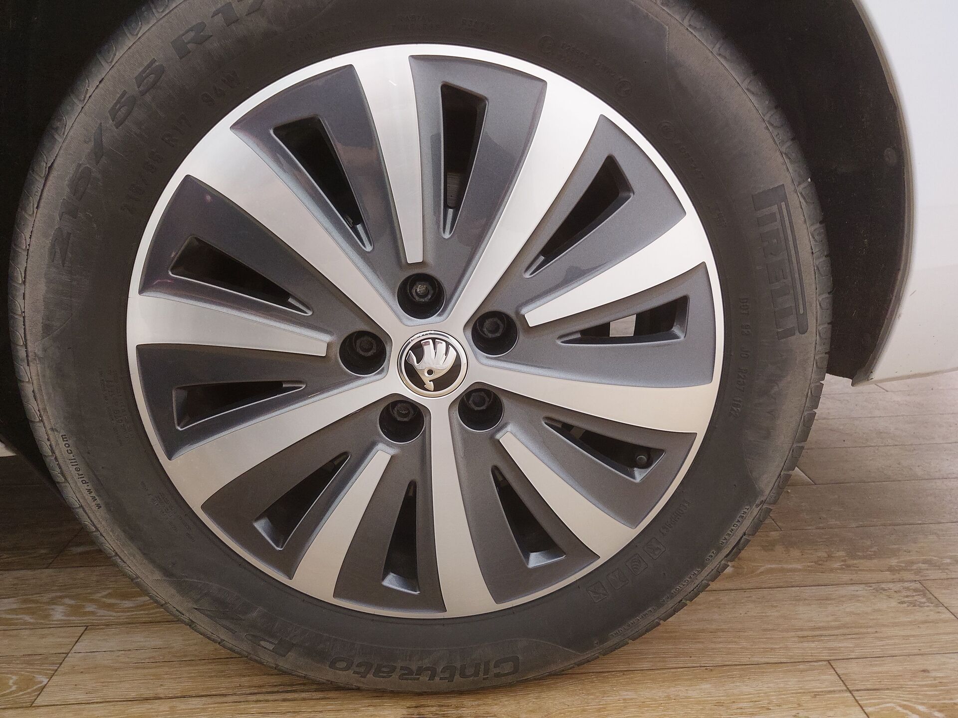 Skoda 2.0 TDI 2.0 TDI Ambition NAVI LED DC Sound 10