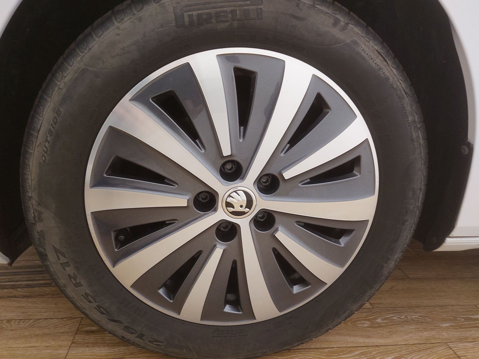 Skoda 2.0 TDI 2.0 TDI Ambition NAVI LED DC Sound 8